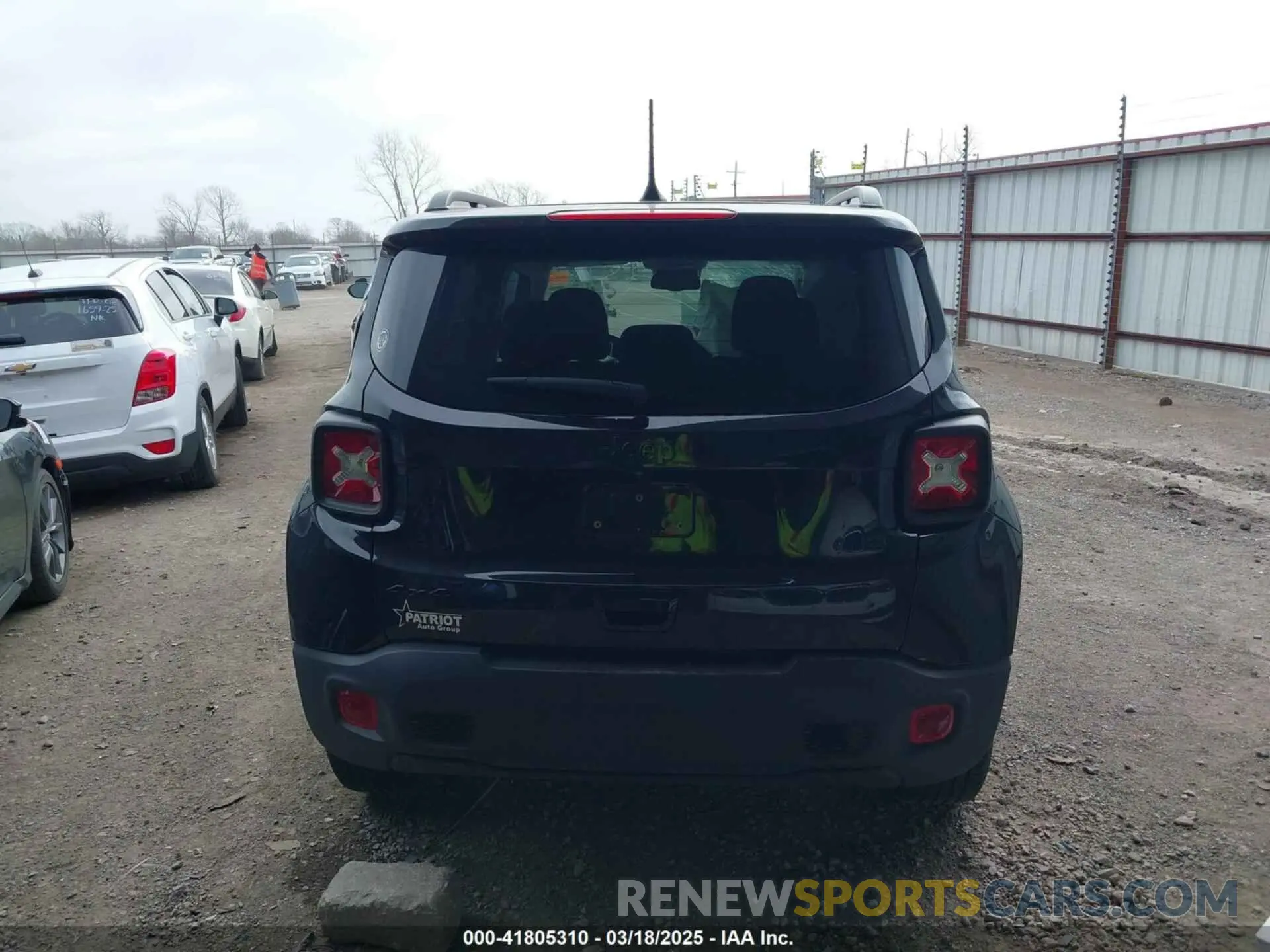 17 Photograph of a damaged car ZACNJDE12PPP31090 JEEP RENEGADE 2023
