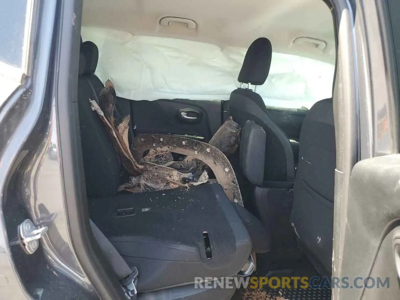 10 Photograph of a damaged car ZACNJDE14PPP17840 JEEP RENEGADE 2023