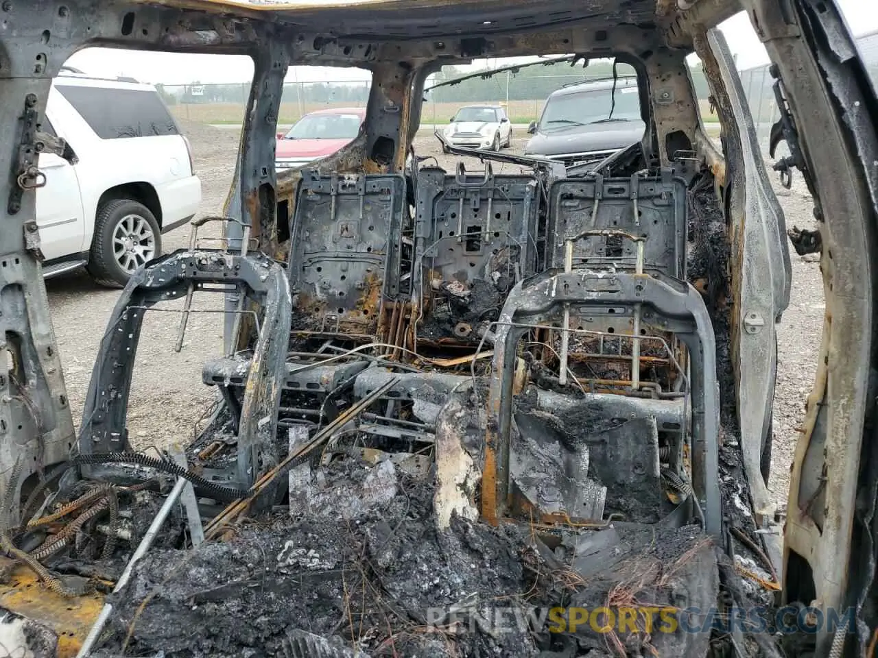 10 Photograph of a damaged car 1C4SJVBT0NS165195 JEEP WAGONEER 2022
