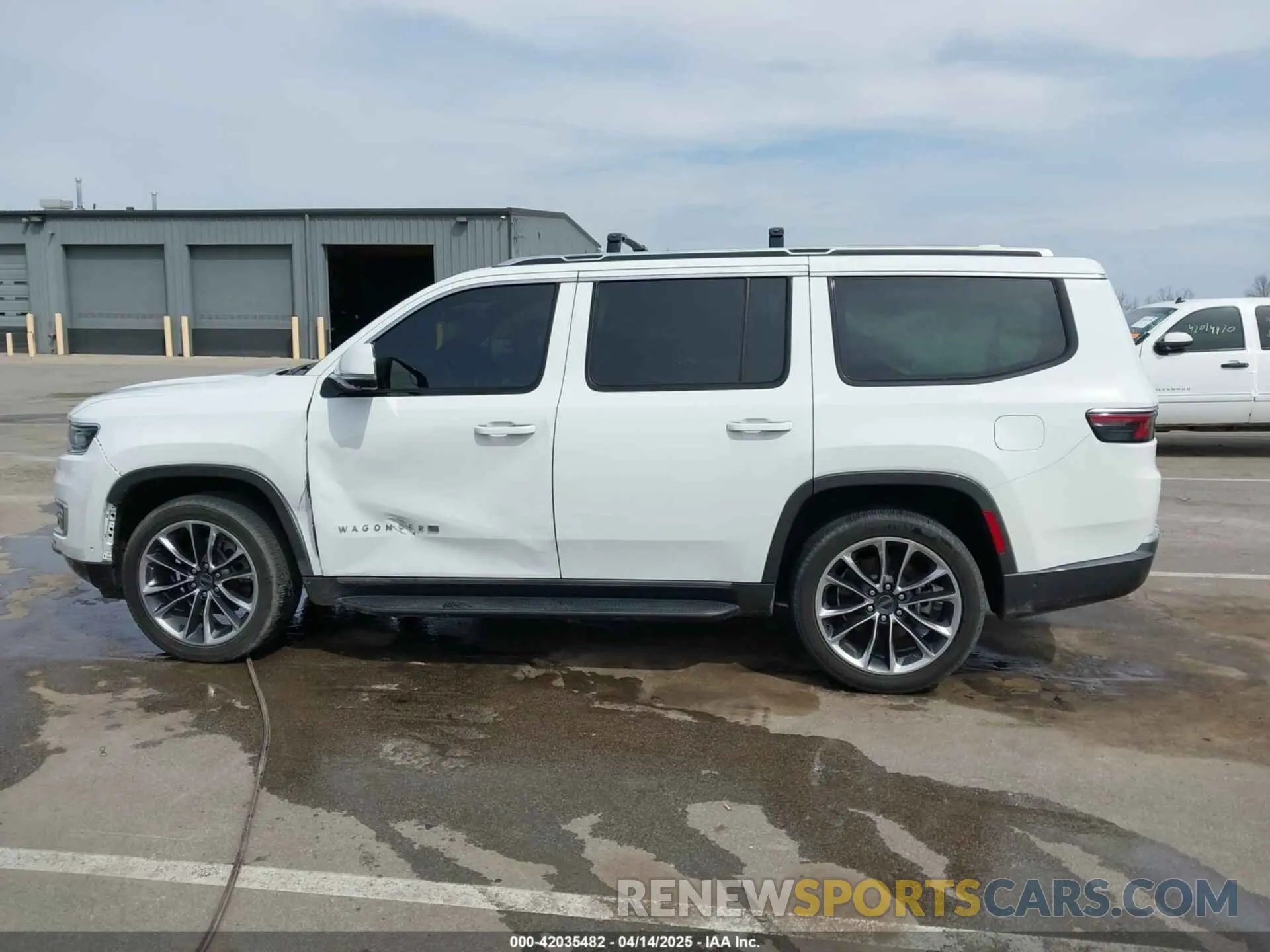 14 Photograph of a damaged car 1C4SJVBT2NS107038 JEEP WAGONEER 2022