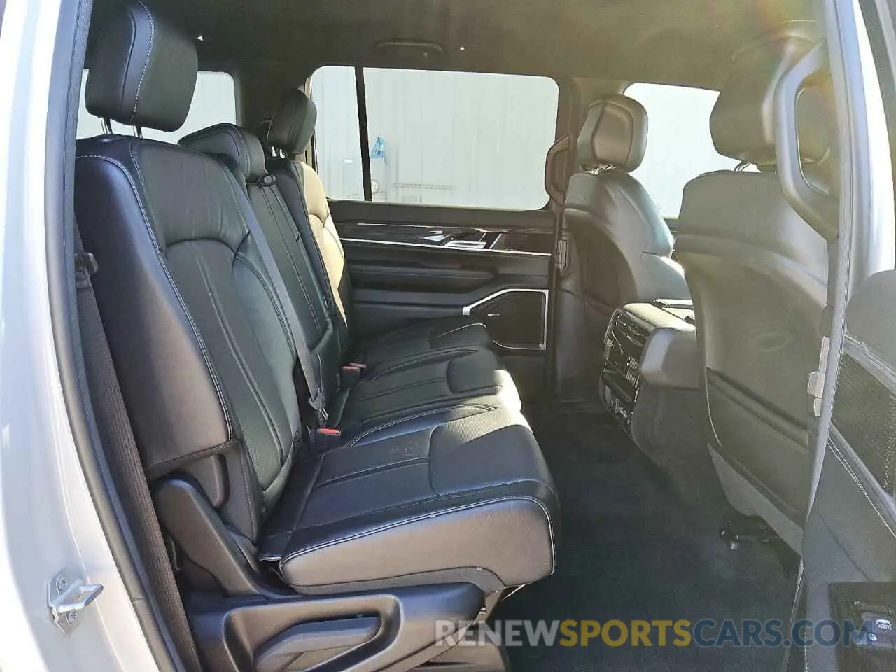 11 Фотография поврежденного автомобиля 1C4SJVBT2NS142260 JEEP WAGONEER 2022