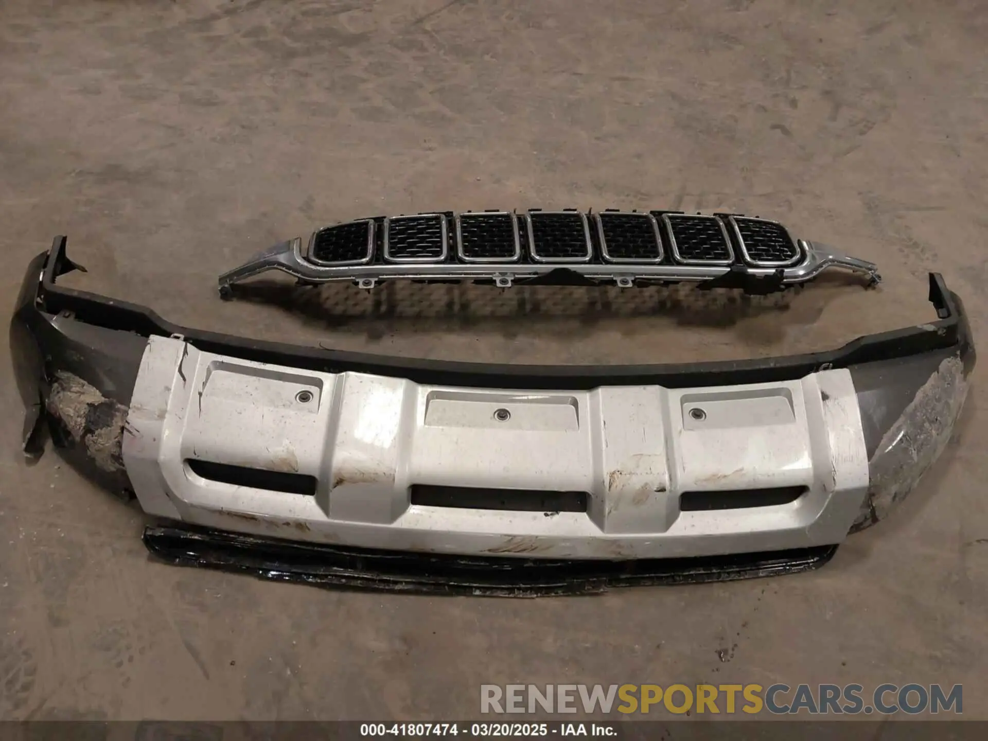 18 Photograph of a damaged car 1C4SJVBT5NS127476 JEEP WAGONEER 2022