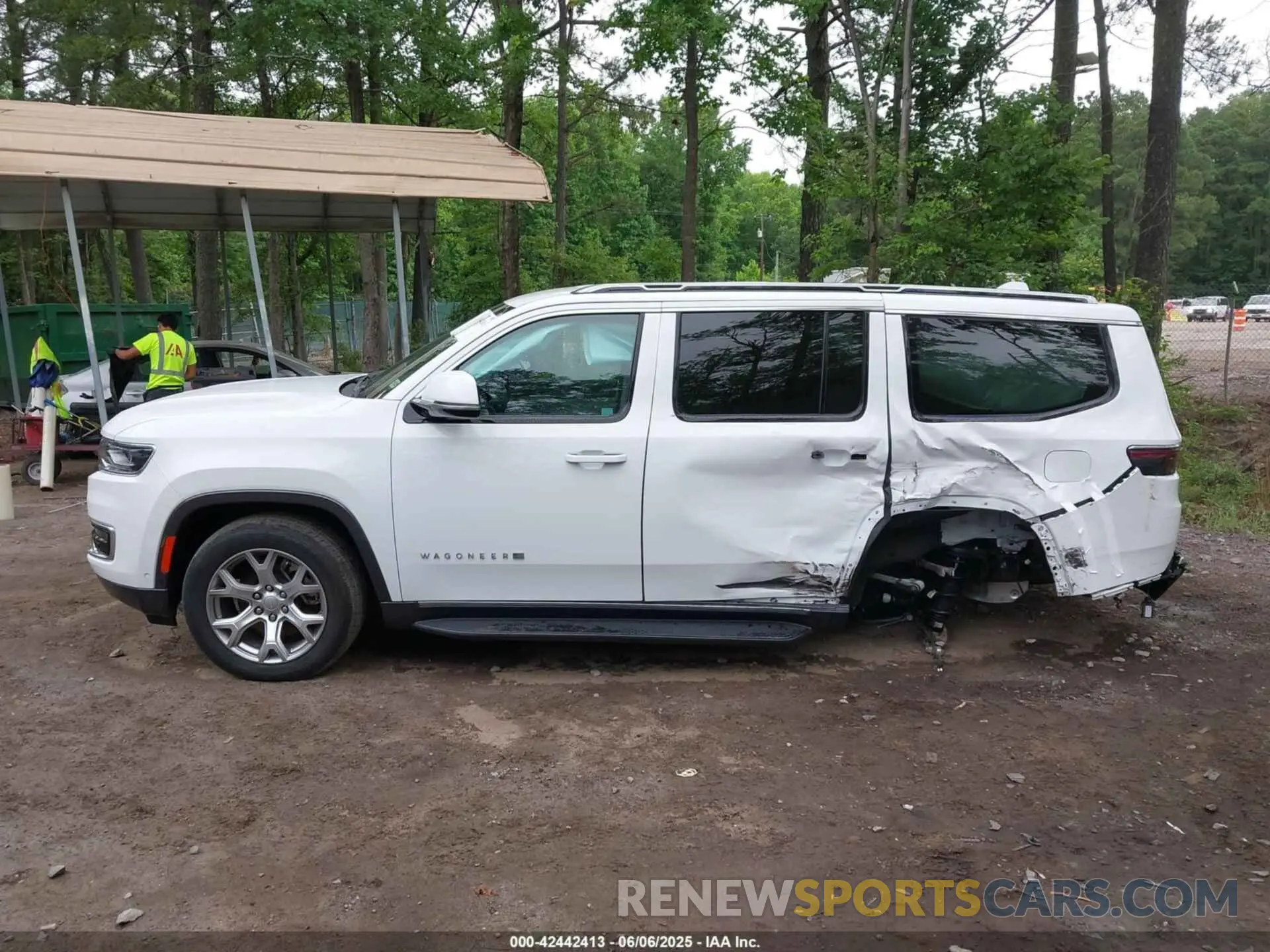15 Photograph of a damaged car 1C4SJVBTXNS178729 JEEP WAGONEER 2022
