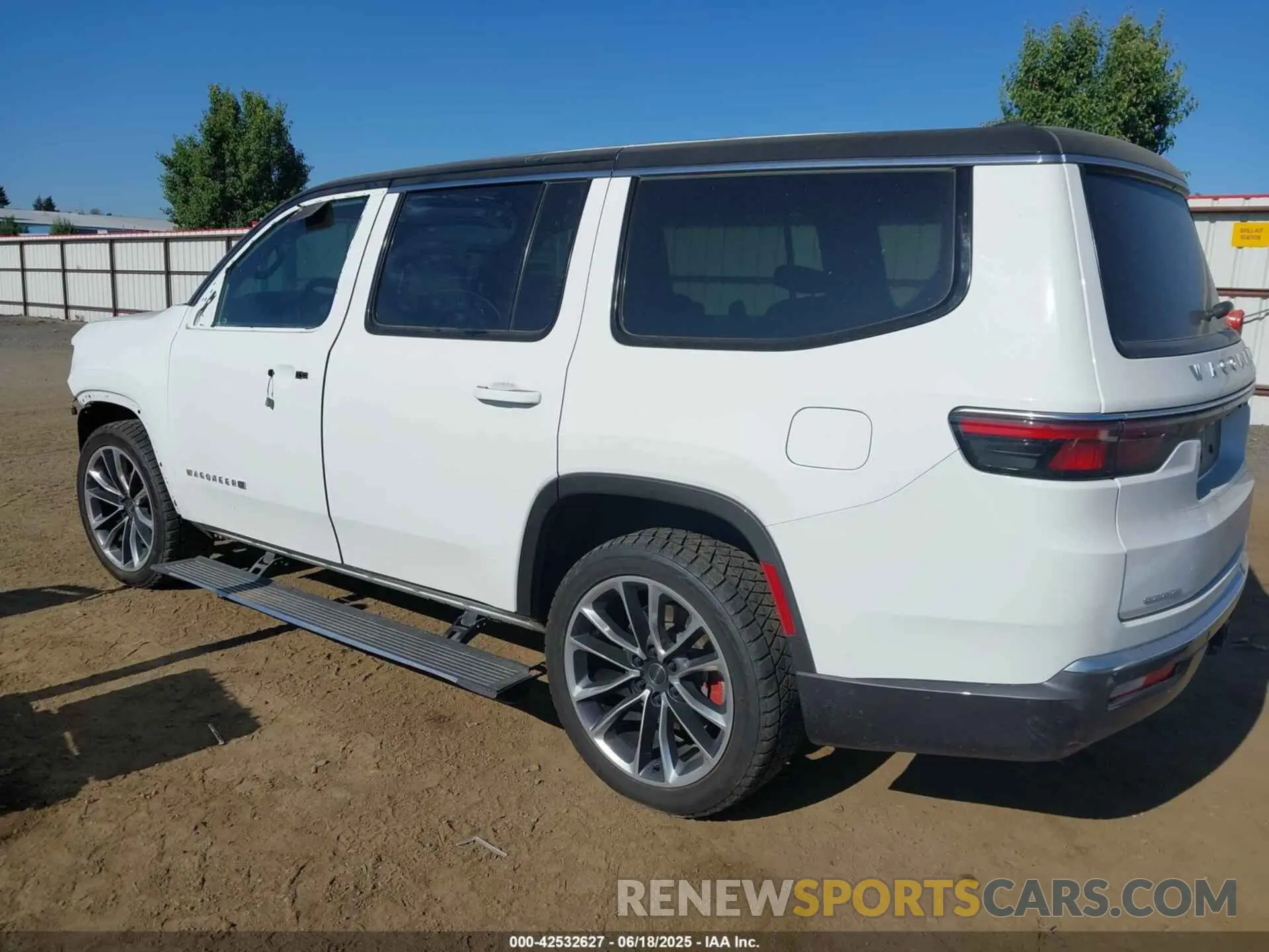 3 Фотография поврежденного автомобиля 1C4SJVDT1NS114768 JEEP WAGONEER 2022