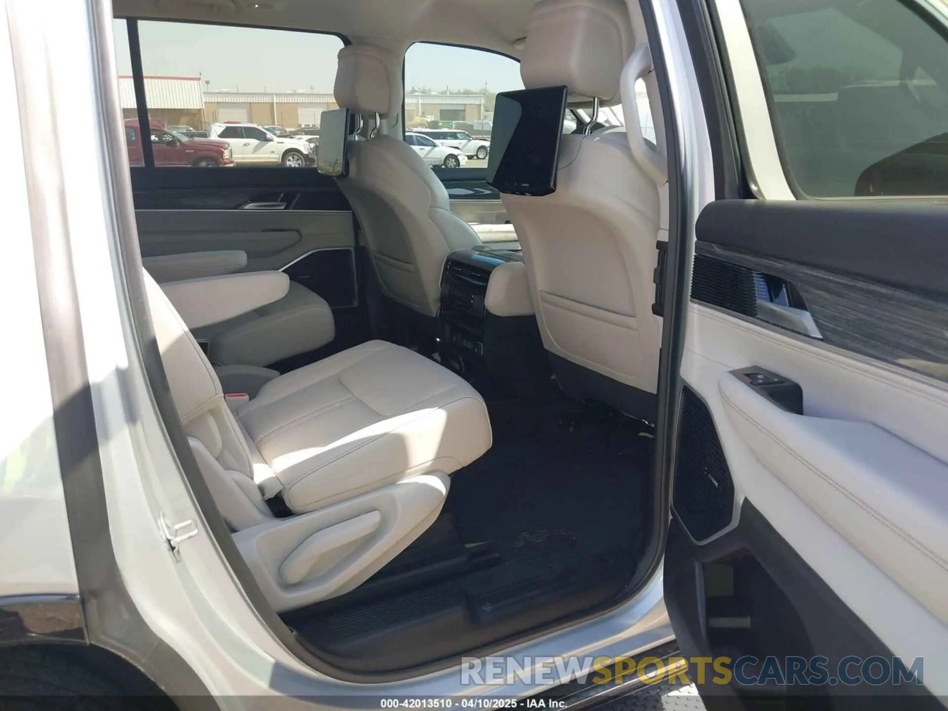 8 Фотография поврежденного автомобиля 1C4SJVDT4NS144766 JEEP WAGONEER 2022