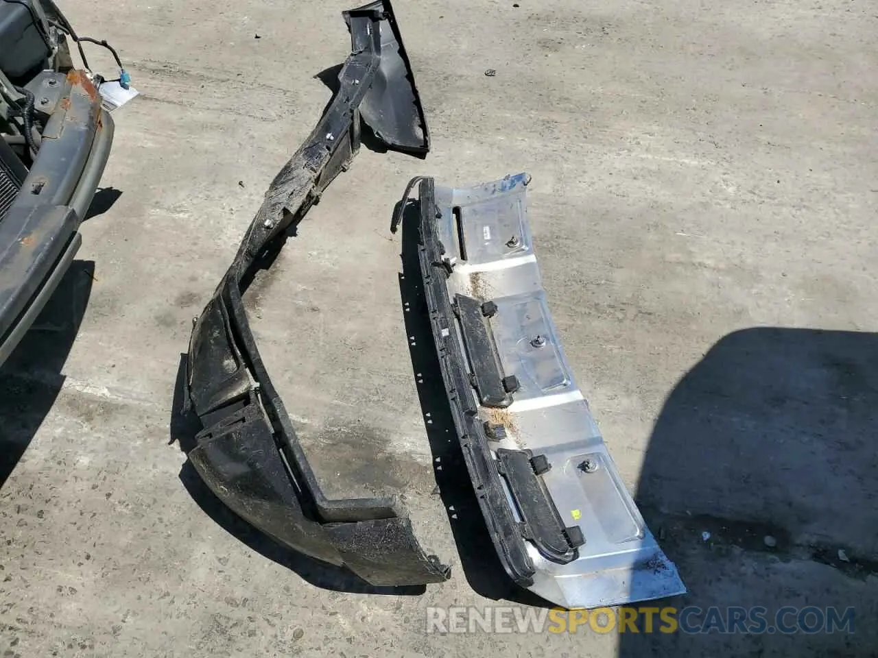 13 Photograph of a damaged car 1C4SJVDT6NS108092 JEEP WAGONEER 2022