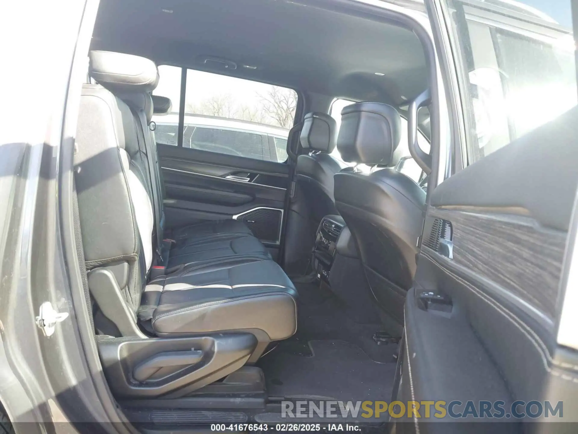 8 Photograph of a damaged car 1C4SJUBP3RS137572 JEEP WAGONEER 2024
