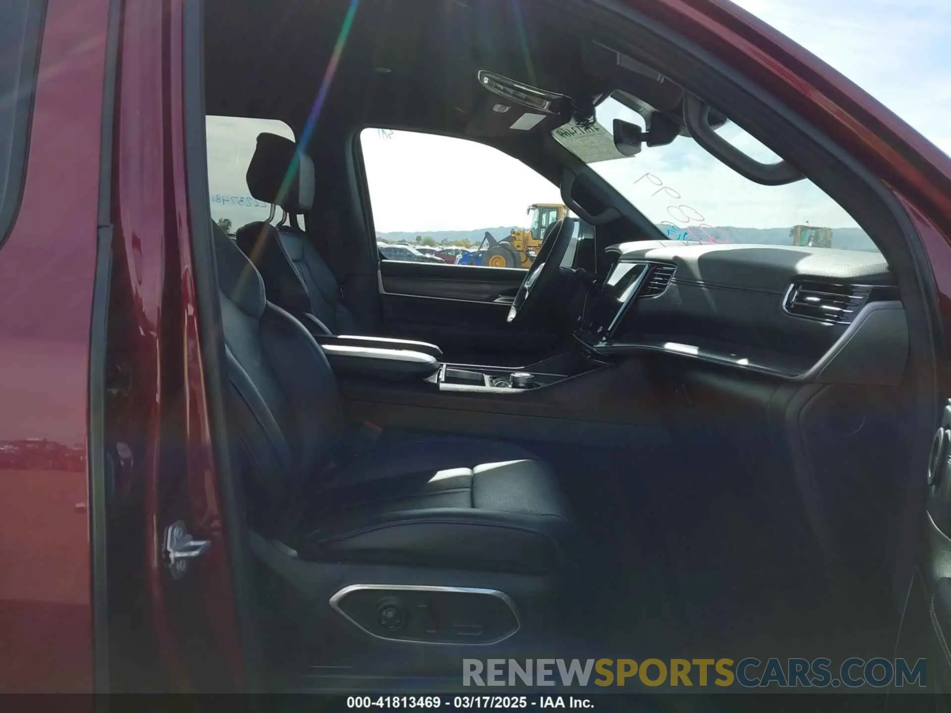 5 Photograph of a damaged car 1C4SJUBP7RS126283 JEEP WAGONEER 2024