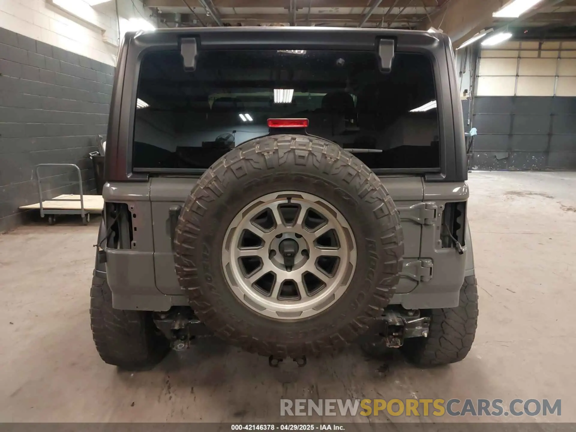 17 Фотография поврежденного автомобиля 1C4GJXAN4KW545438 JEEP WRANGLER 2019