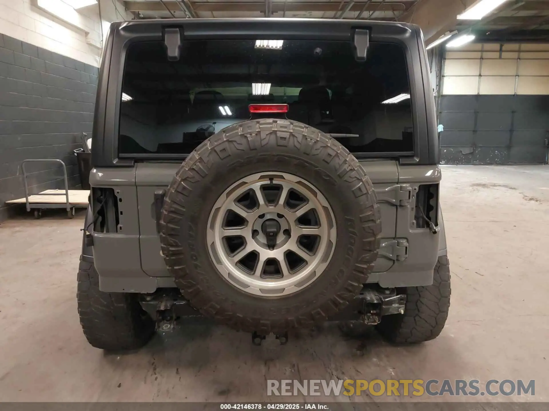 6 Фотография поврежденного автомобиля 1C4GJXAN4KW545438 JEEP WRANGLER 2019
