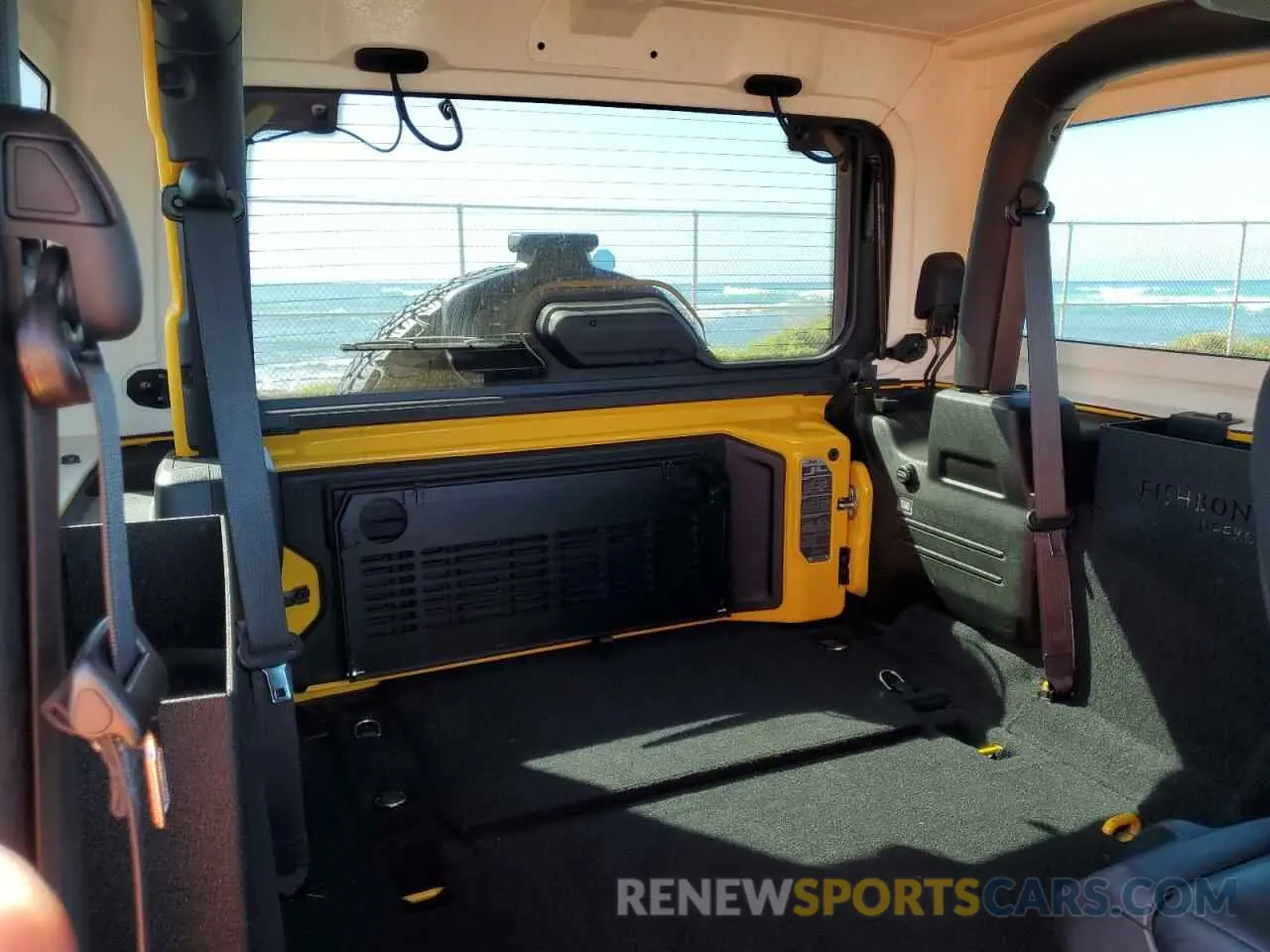 10 Photograph of a damaged car 1C4HJXCN8KW550532 JEEP WRANGLER 2019
