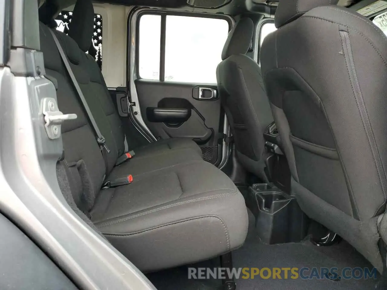 10 Photograph of a damaged car 1C4HJXDN6KW552956 JEEP WRANGLER 2019