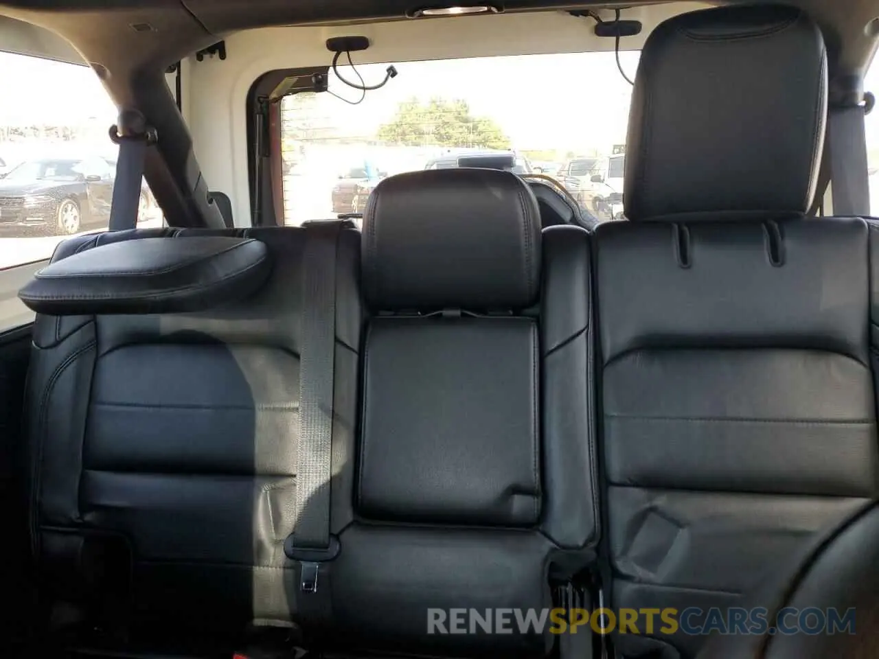 10 Photograph of a damaged car 1C4HJXEG3KW676702 JEEP WRANGLER 2019
