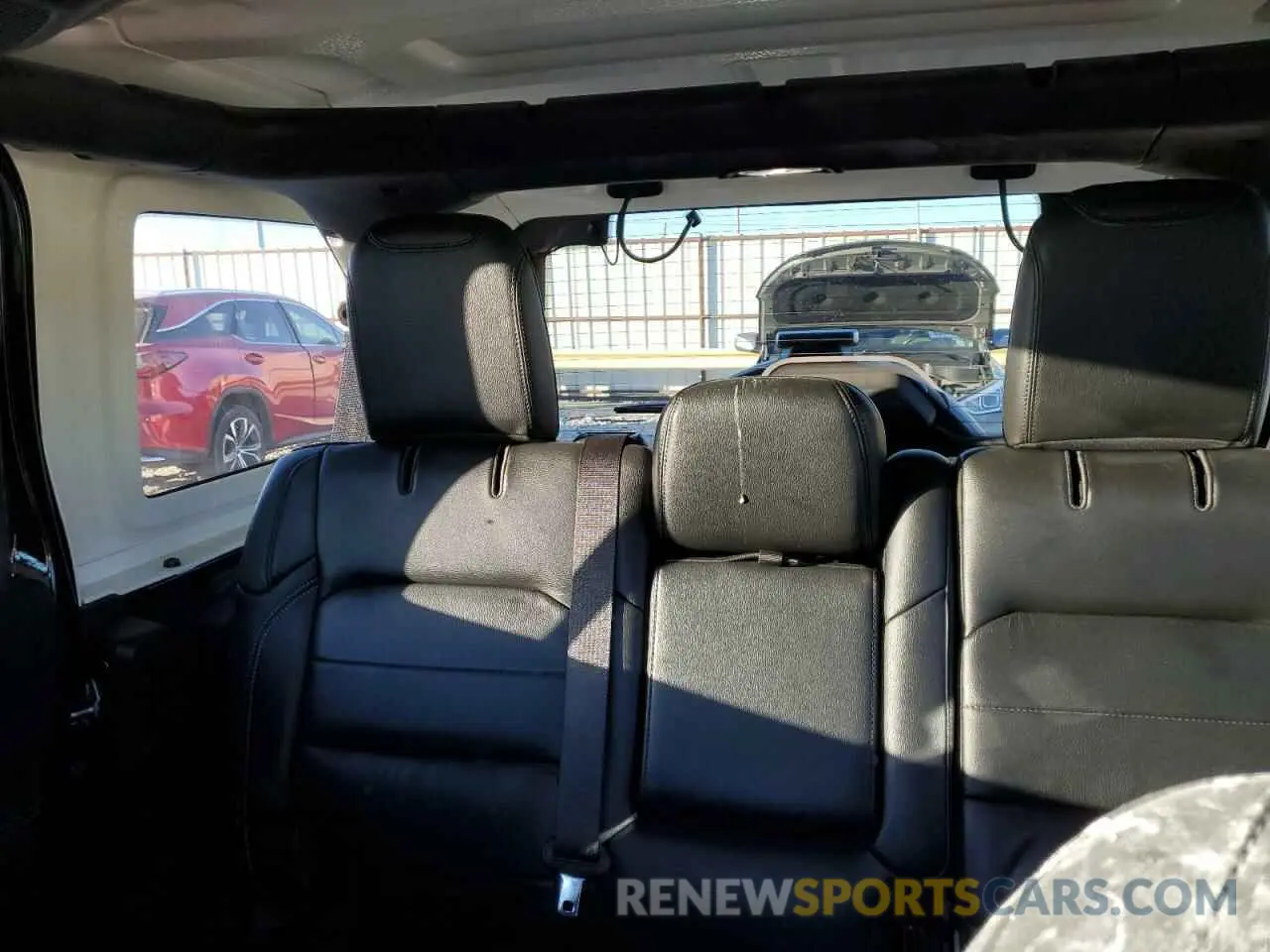 10 Photograph of a damaged car 1C4HJXEG5KW570347 JEEP WRANGLER 2019