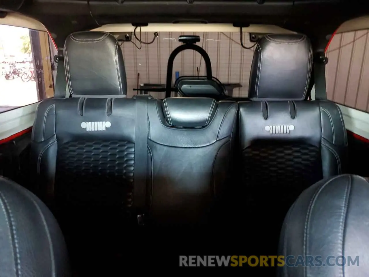 10 Photograph of a damaged car 1C4HJXFG2KW626761 JEEP WRANGLER 2019