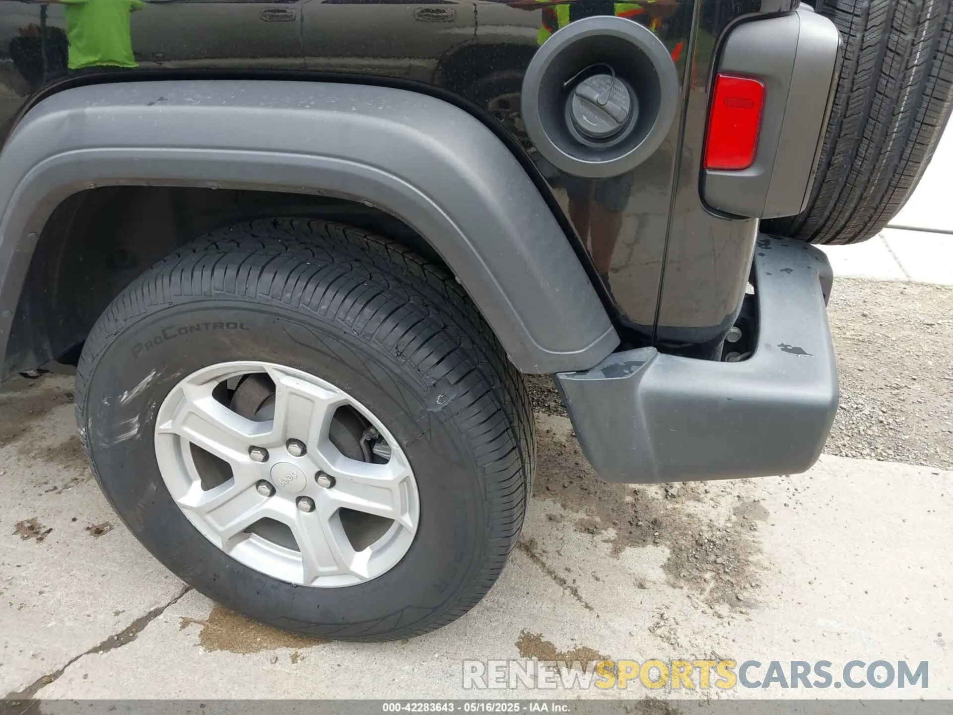 17 Photograph of a damaged car 1C4GJXAN6LW346800 JEEP WRANGLER 2020