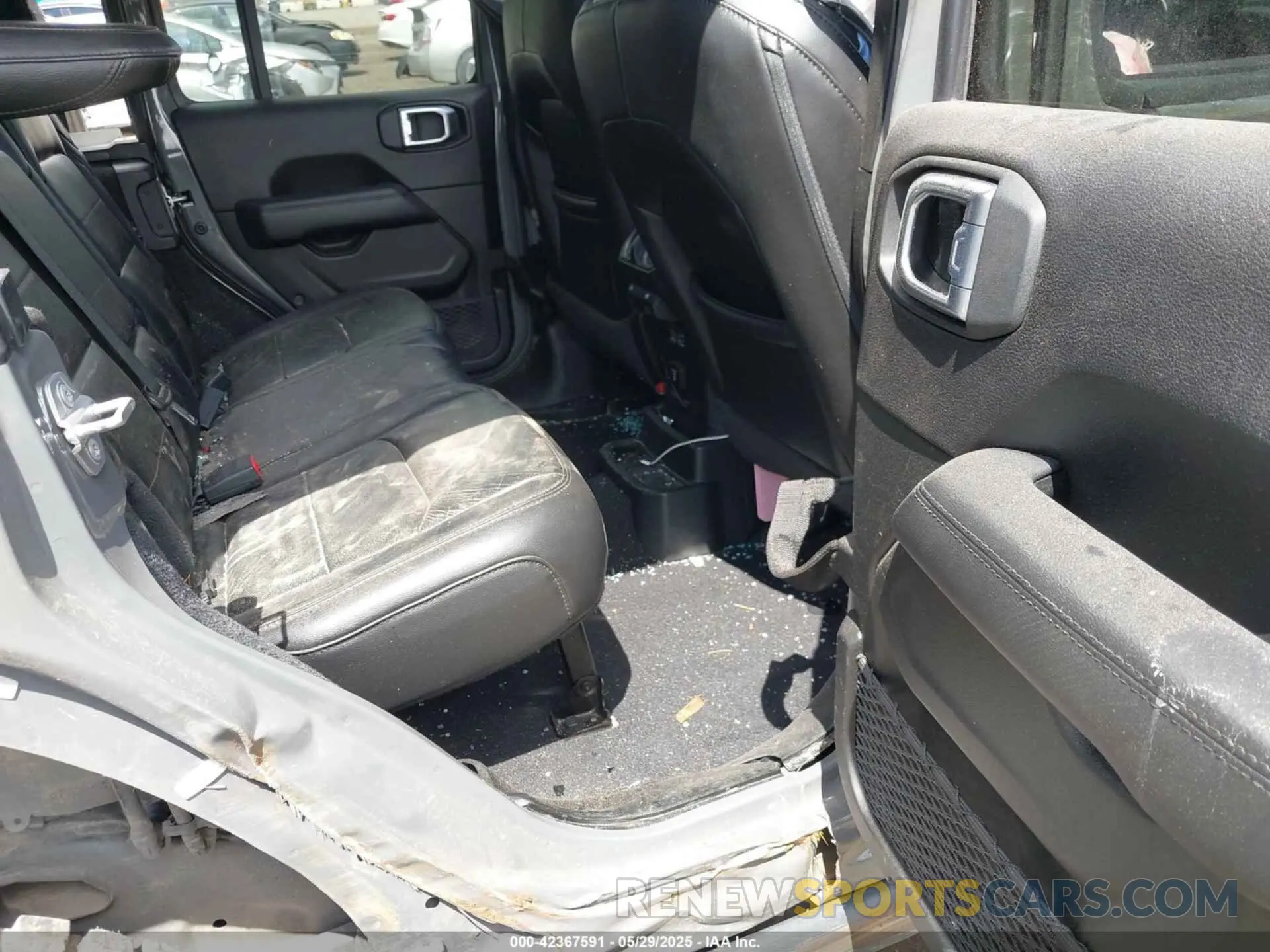 8 Photograph of a damaged car 1C4HJXEG8LW112903 JEEP WRANGLER 2020