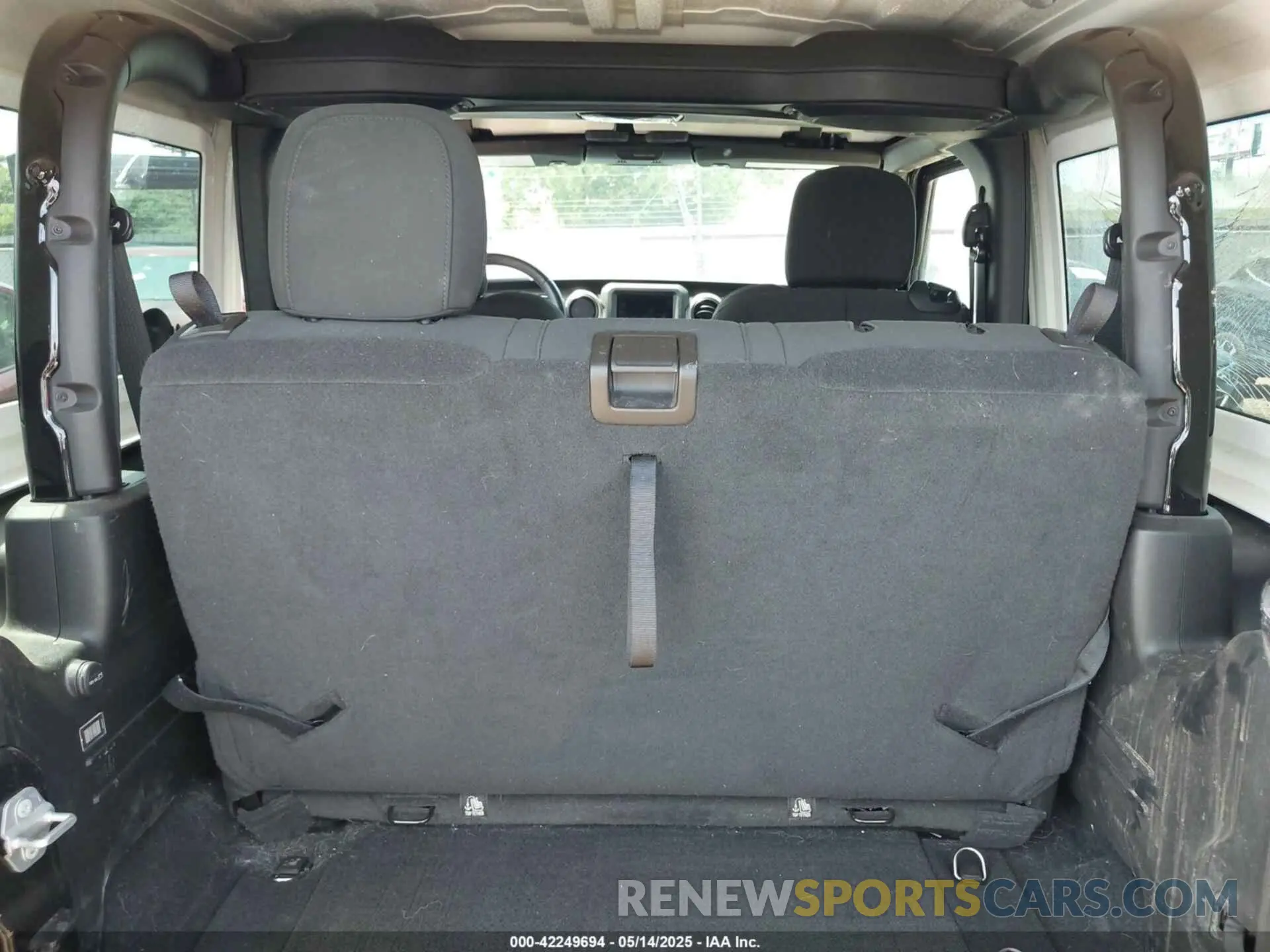 13 Photograph of a damaged car 1C4GJXAN0MW520572 JEEP WRANGLER 2021