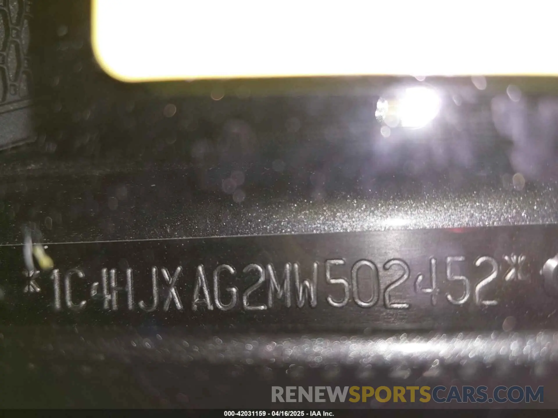 17 Photograph of a damaged car 1C4HJXAG2MW502452 JEEP WRANGLER 2021