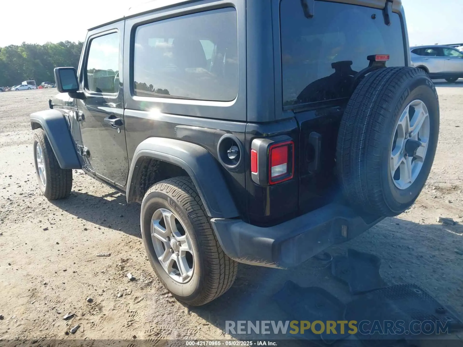 3 Photograph of a damaged car 1C4HJXAG6MW744998 JEEP WRANGLER 2021