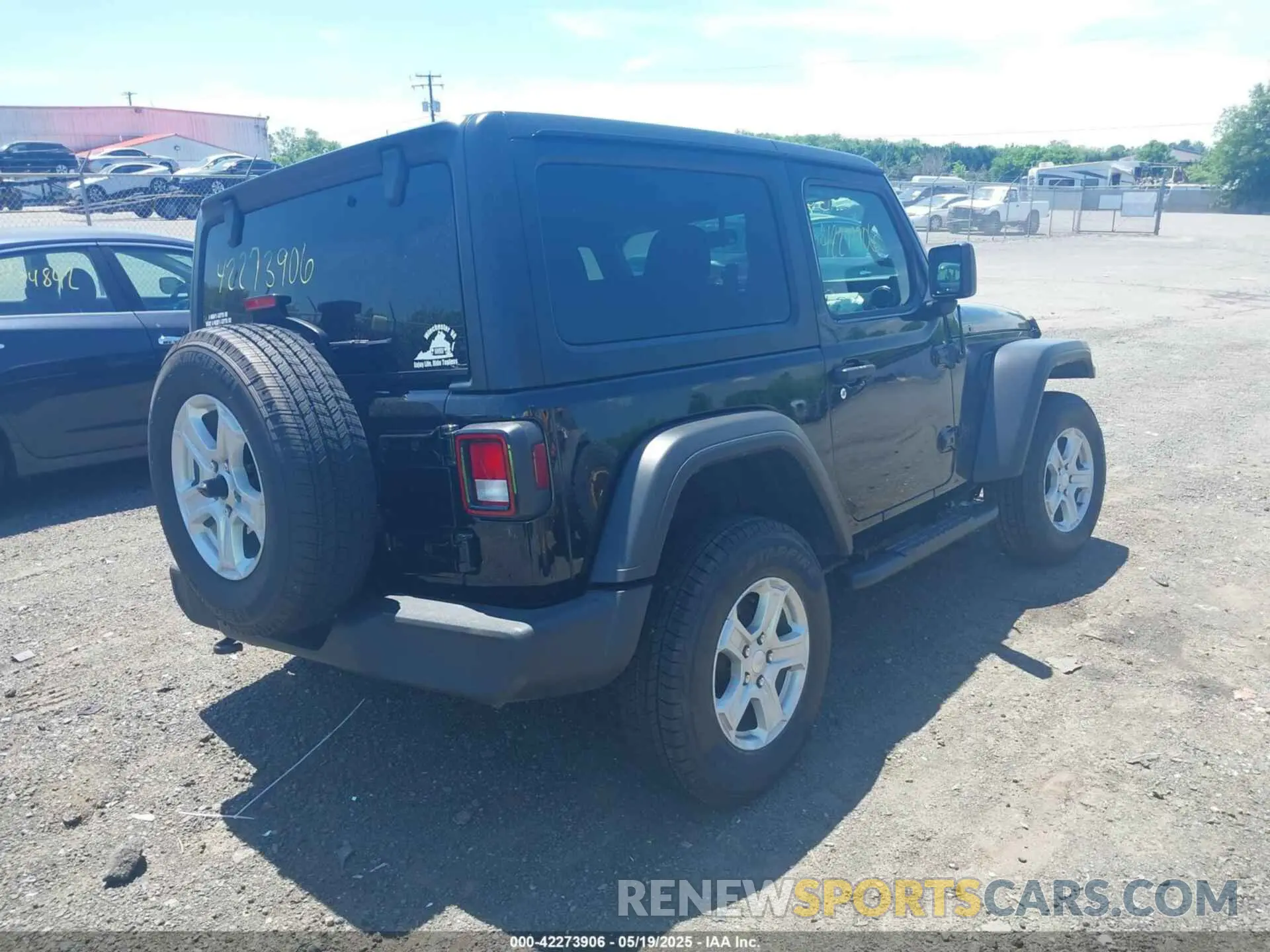 4 Photograph of a damaged car 1C4HJXAG6MW872318 JEEP WRANGLER 2021