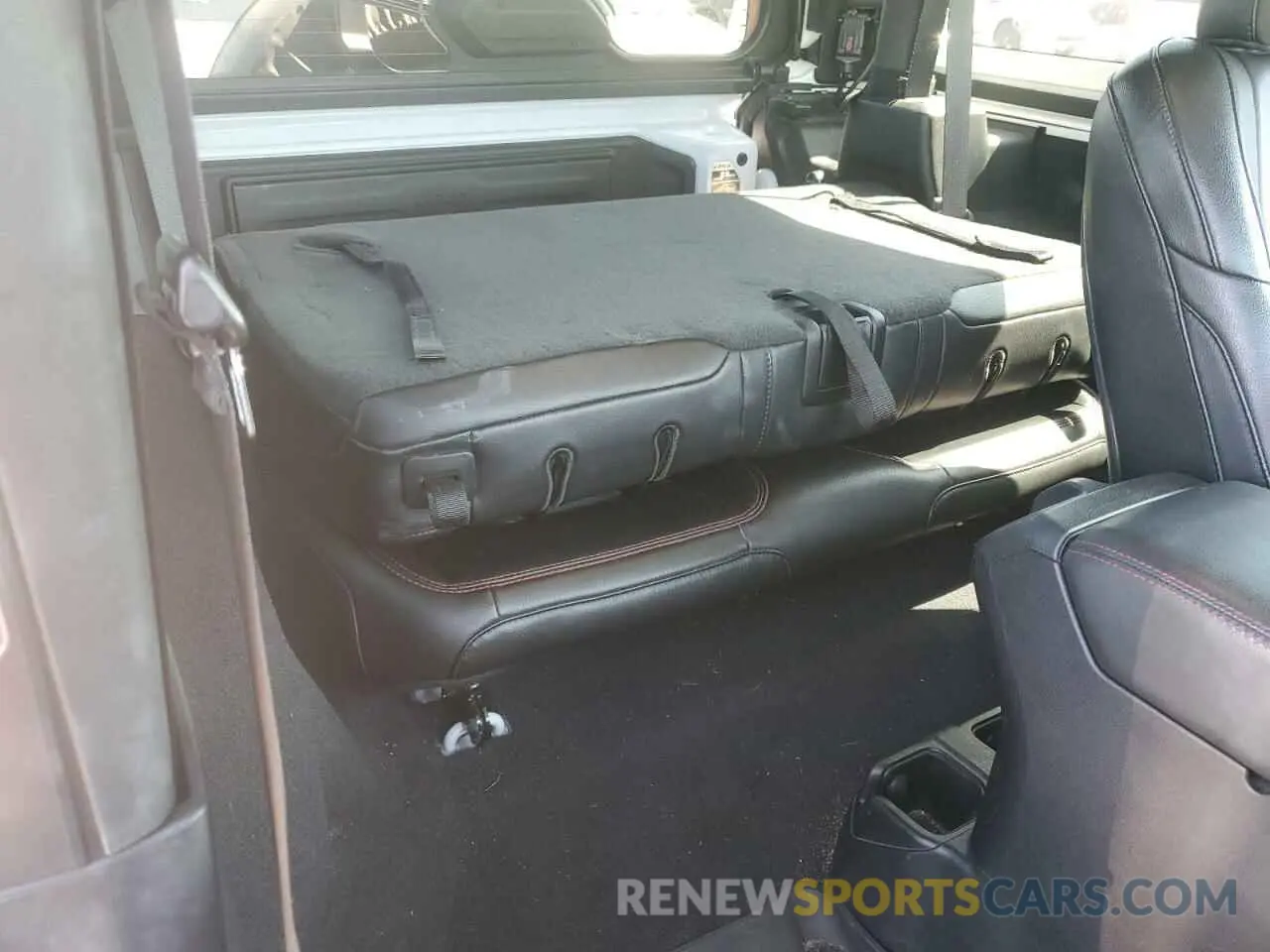 10 Фотография поврежденного автомобиля 1C4HJXCG2MW660738 JEEP WRANGLER 2021