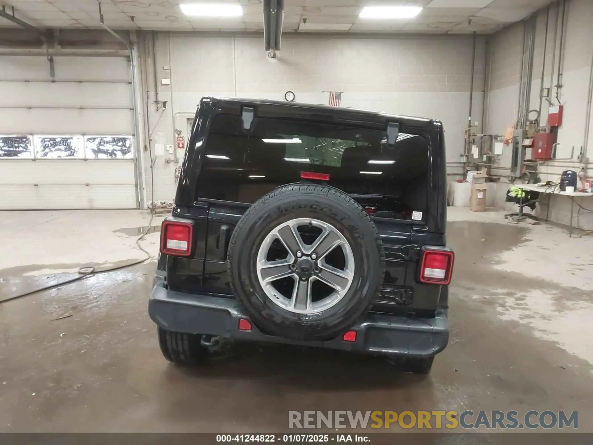 17 Photograph of a damaged car 1C4HJXEN4MW551838 JEEP WRANGLER 2021