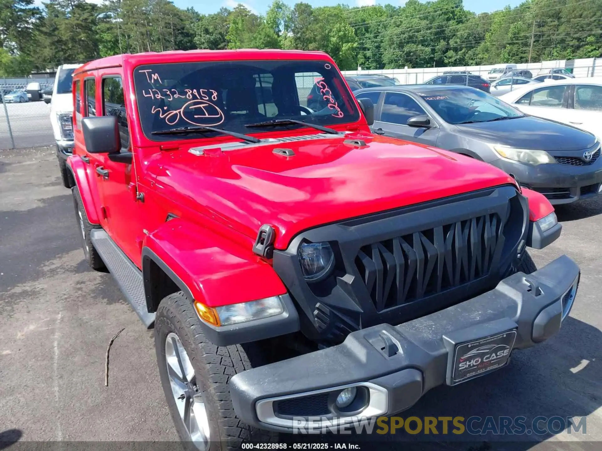 1 Photograph of a damaged car 1C4HJXEN8MW622359 JEEP WRANGLER 2021