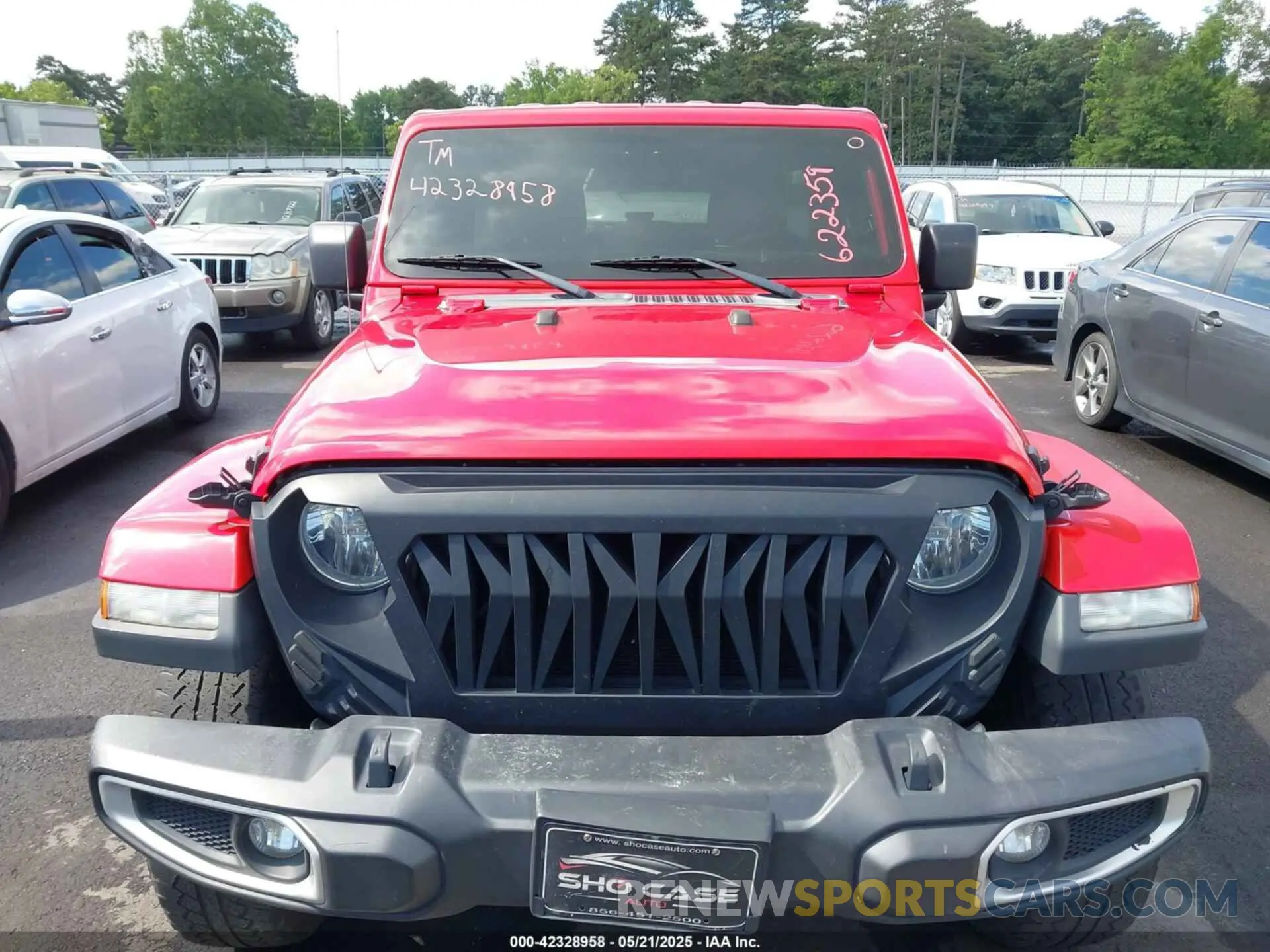 12 Photograph of a damaged car 1C4HJXEN8MW622359 JEEP WRANGLER 2021