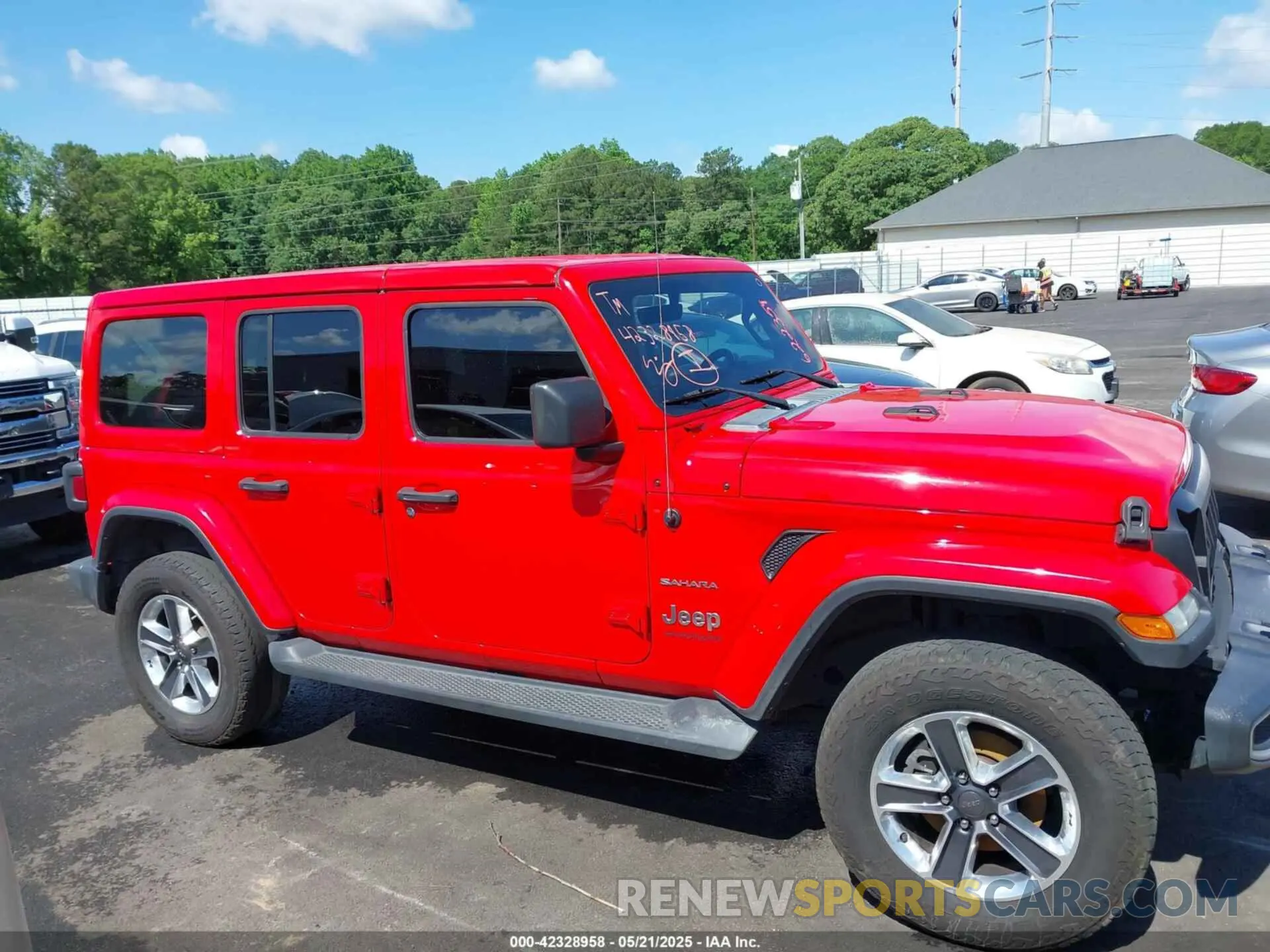 13 Photograph of a damaged car 1C4HJXEN8MW622359 JEEP WRANGLER 2021