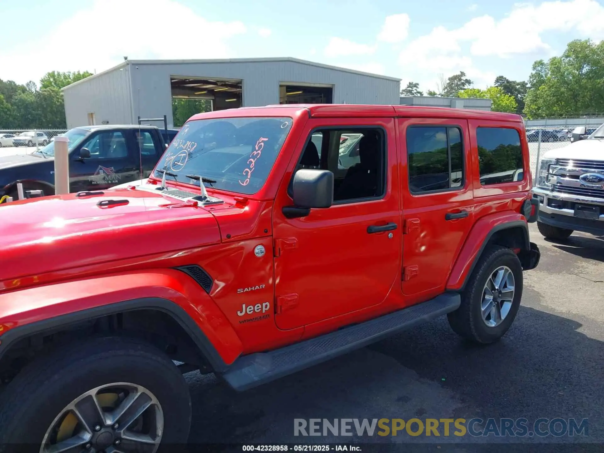 14 Photograph of a damaged car 1C4HJXEN8MW622359 JEEP WRANGLER 2021