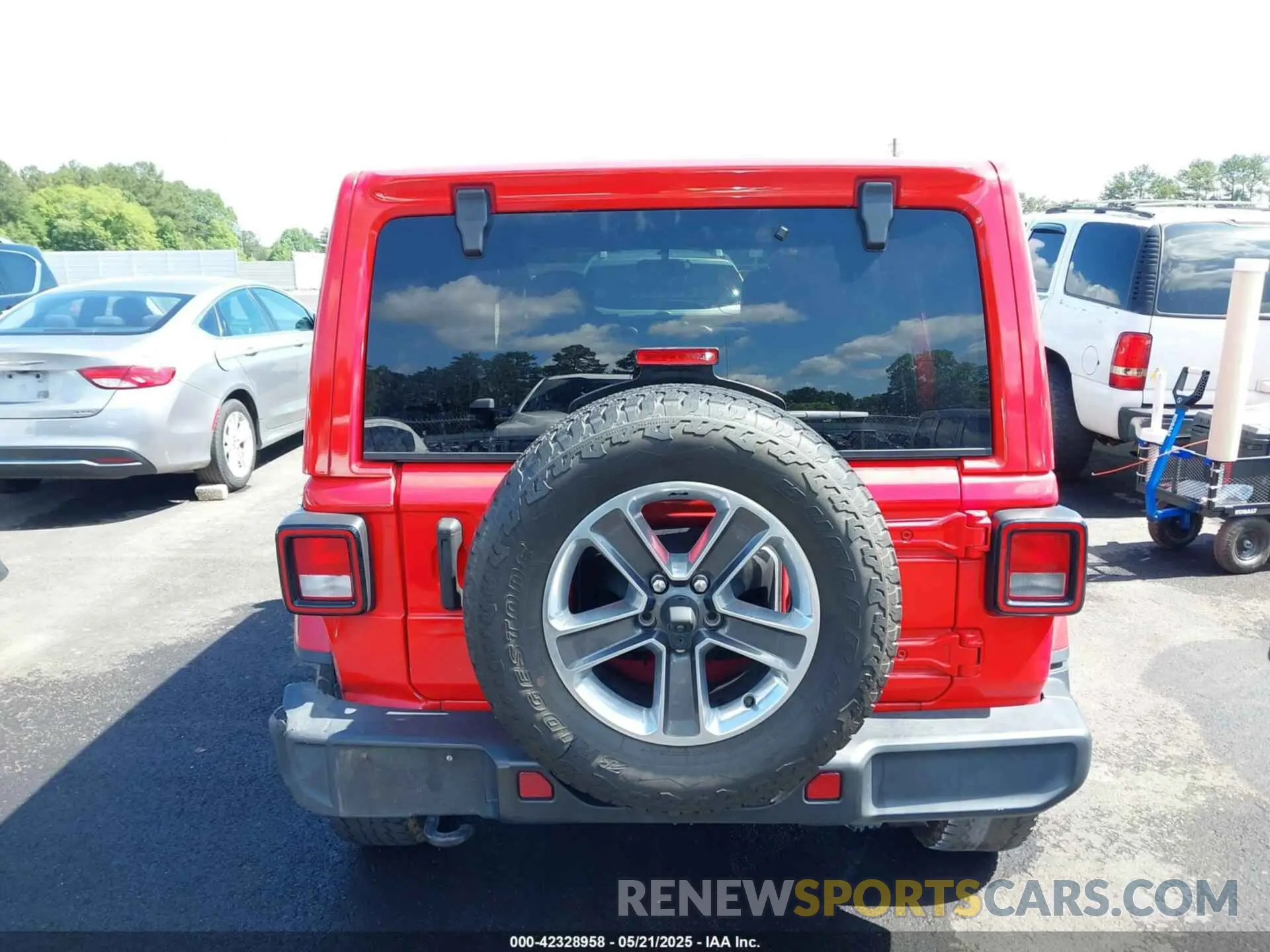 16 Photograph of a damaged car 1C4HJXEN8MW622359 JEEP WRANGLER 2021