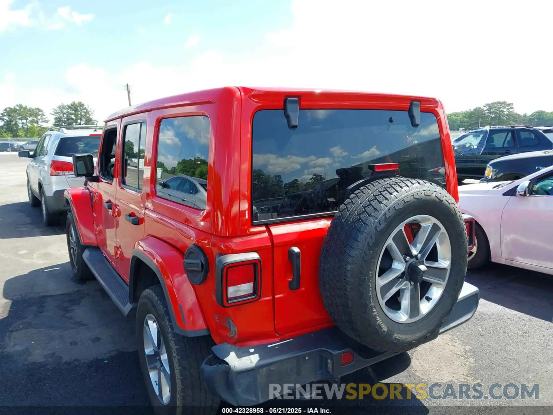 3 Photograph of a damaged car 1C4HJXEN8MW622359 JEEP WRANGLER 2021