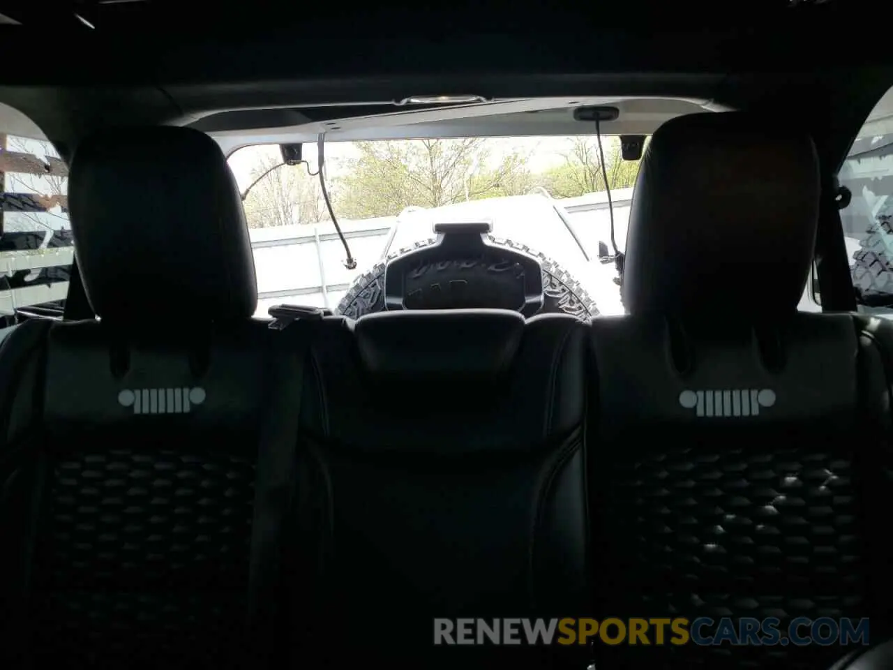 10 Photograph of a damaged car 1C4JJXFM3MW555919 JEEP WRANGLER 2021