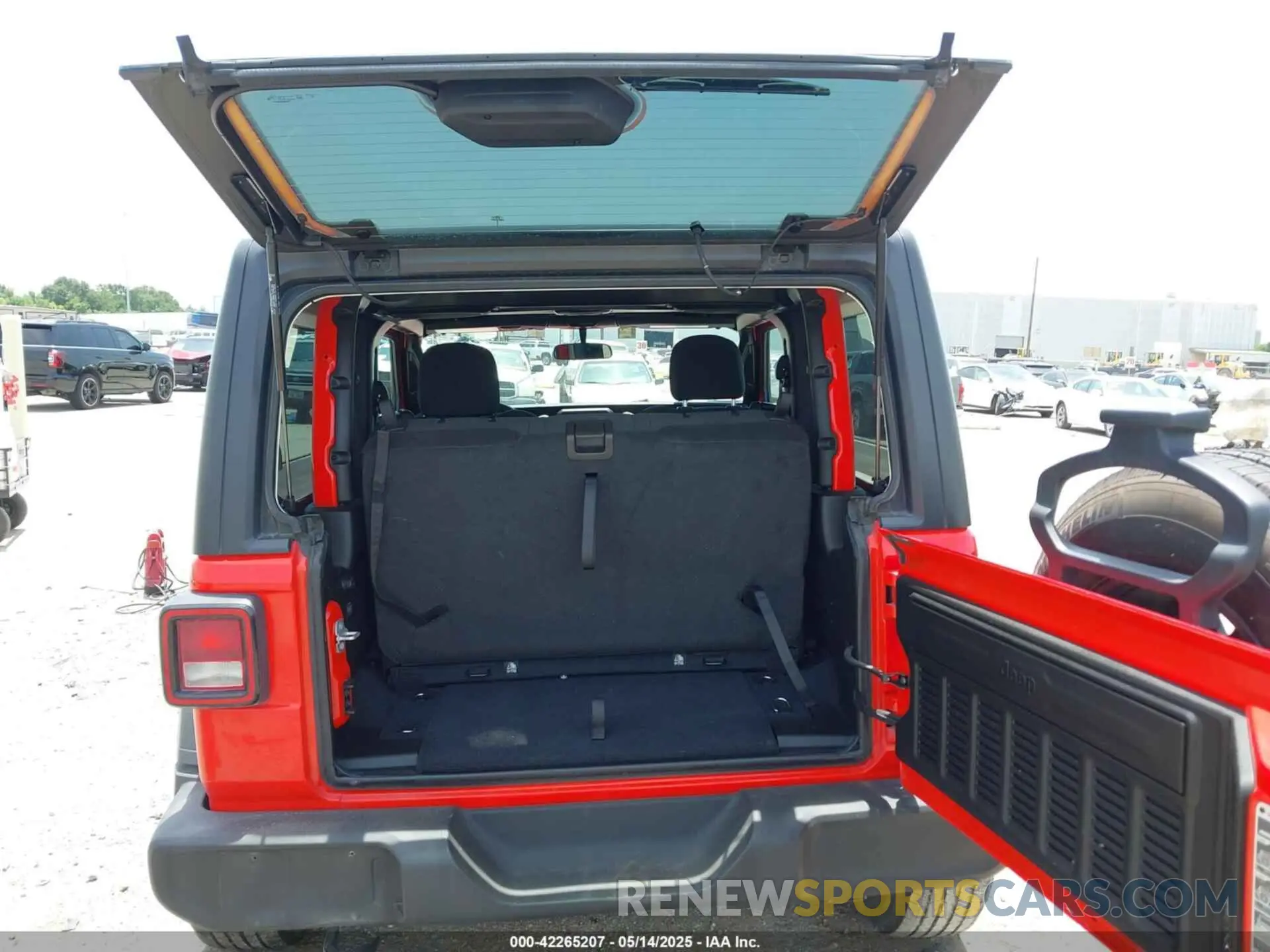 17 Photograph of a damaged car 1C4GJXAG3NW195967 JEEP WRANGLER 2022