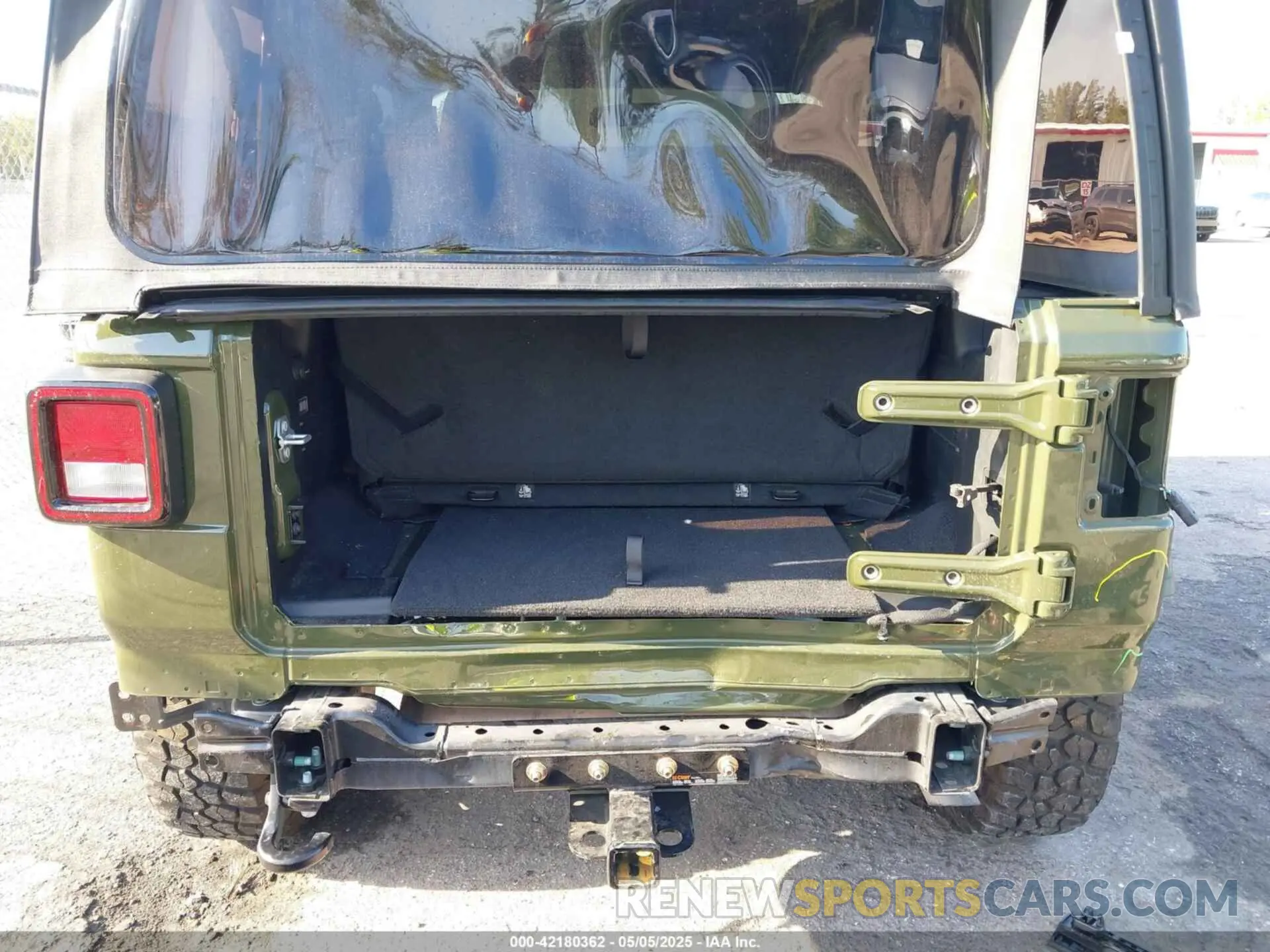 6 Photograph of a damaged car 1C4GJXAG8NW224380 JEEP WRANGLER 2022