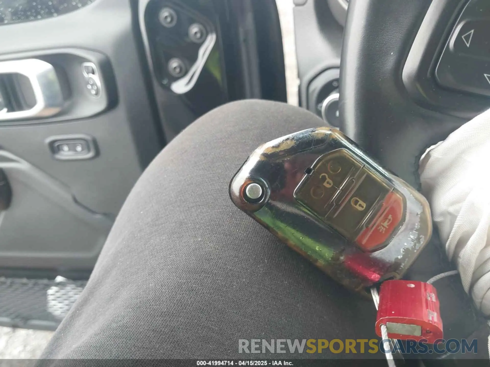 11 Photograph of a damaged car 1C4HJXDM8NW135415 JEEP WRANGLER 2022