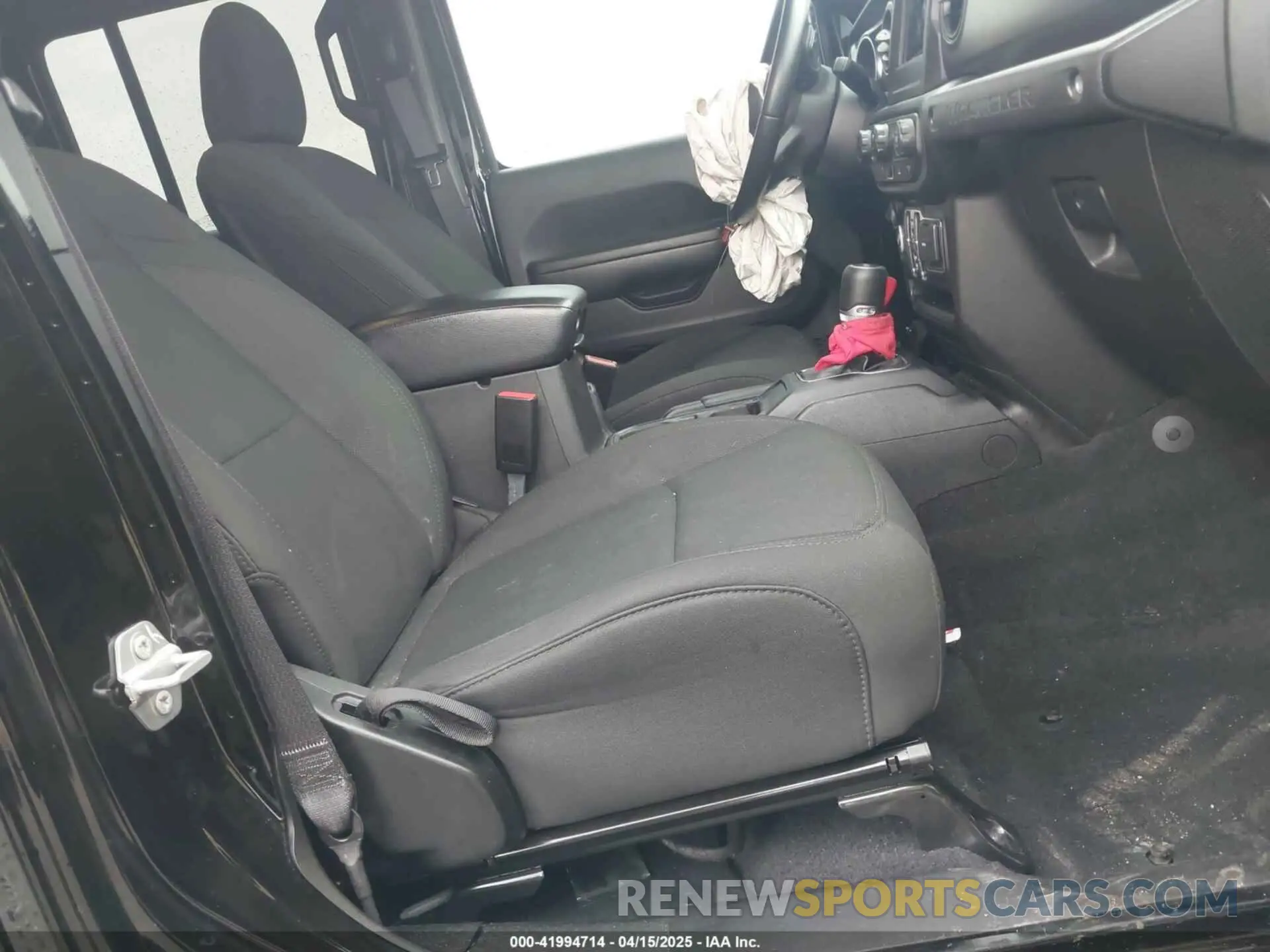 5 Photograph of a damaged car 1C4HJXDM8NW135415 JEEP WRANGLER 2022