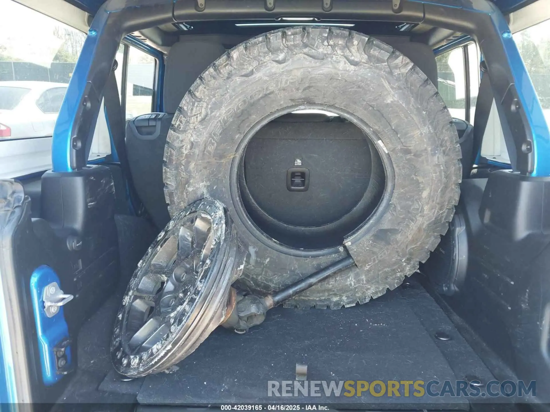 12 Photograph of a damaged car 1C4HJXDN5NW269680 JEEP WRANGLER 2022