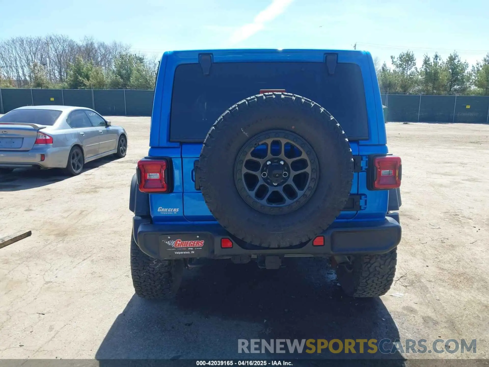 17 Photograph of a damaged car 1C4HJXDN5NW269680 JEEP WRANGLER 2022