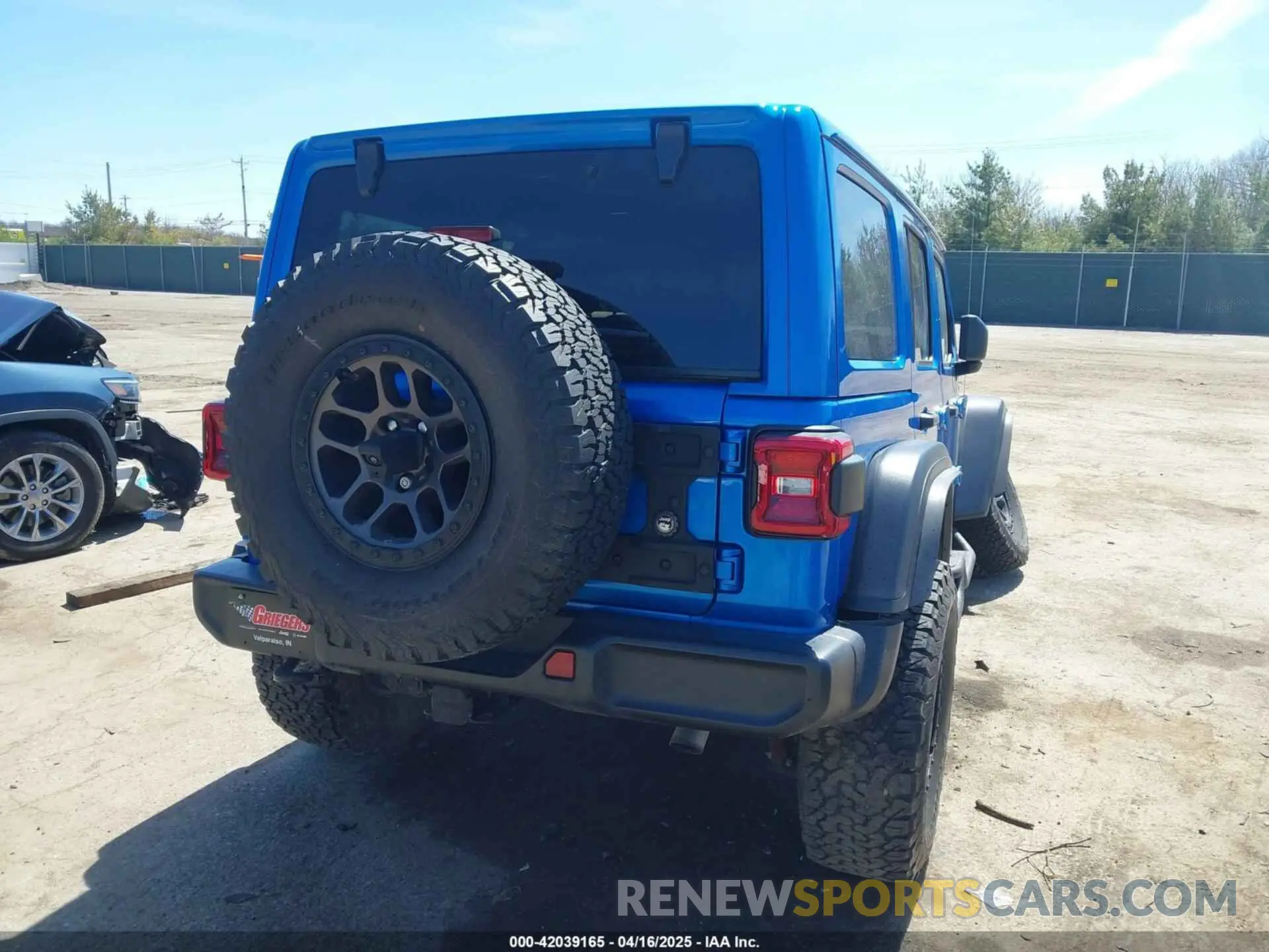 4 Photograph of a damaged car 1C4HJXDN5NW269680 JEEP WRANGLER 2022