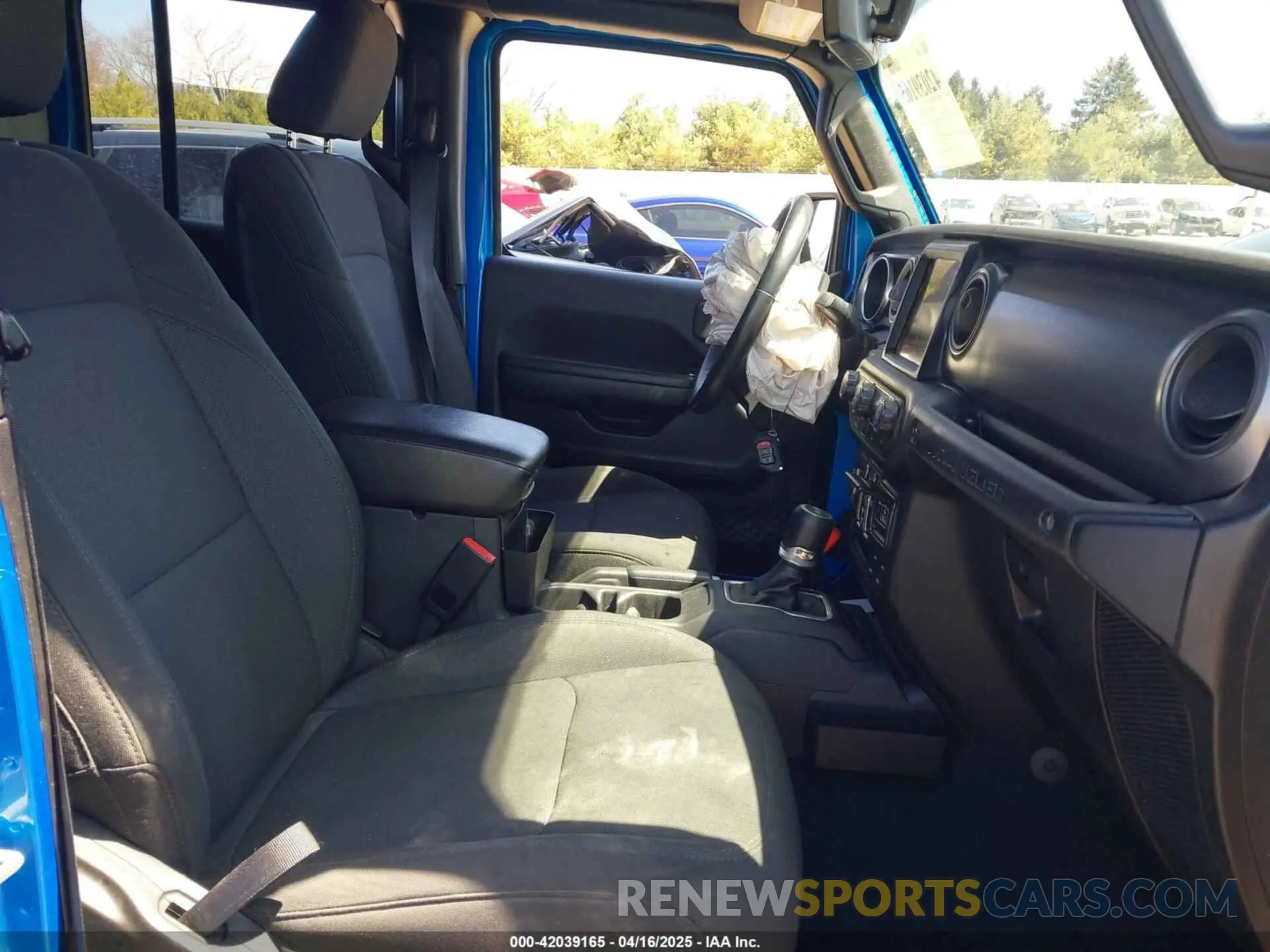 5 Photograph of a damaged car 1C4HJXDN5NW269680 JEEP WRANGLER 2022