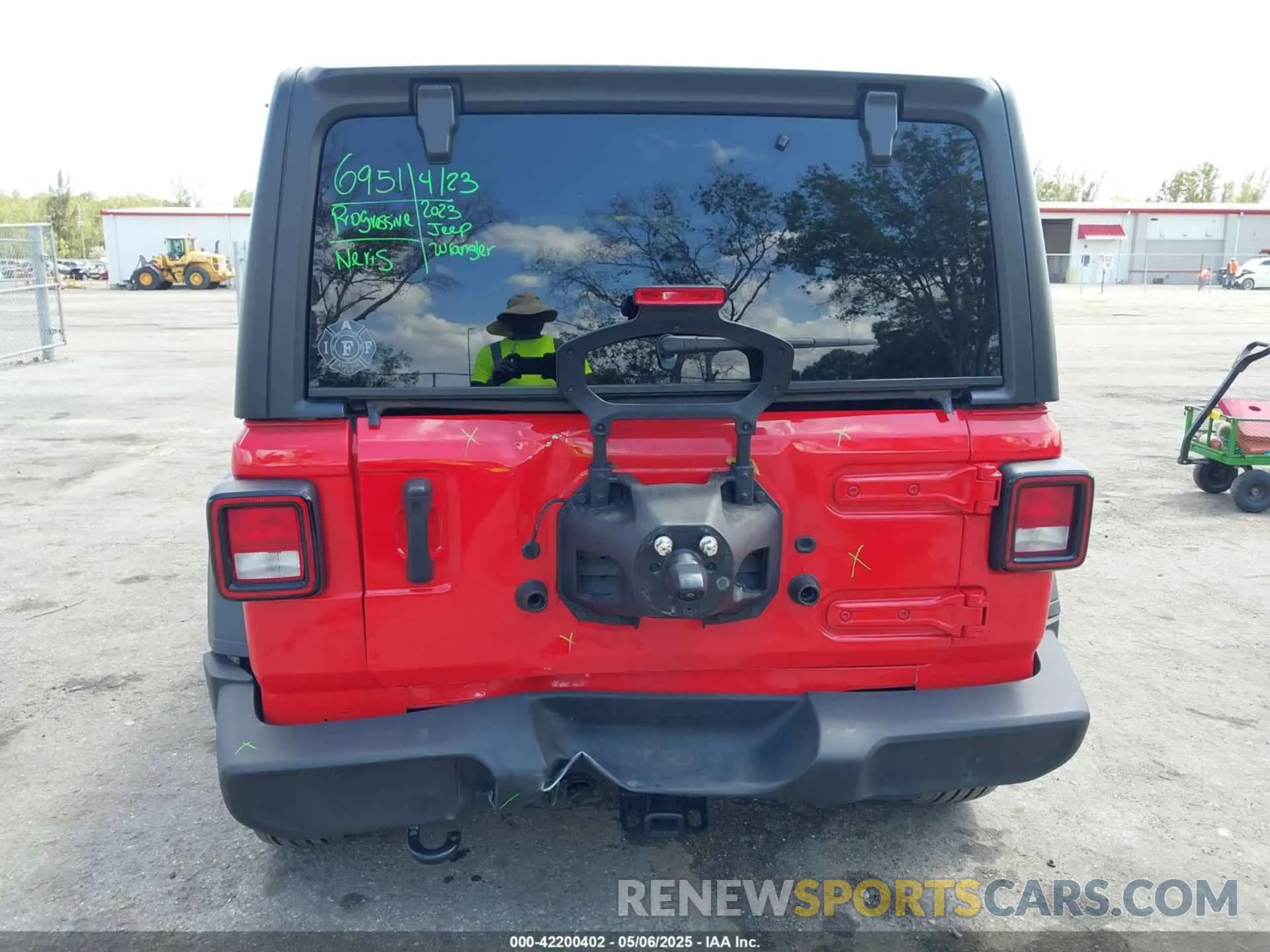 17 Фотография поврежденного автомобиля 1C4HJXDG4PW678113 JEEP WRANGLER 2023