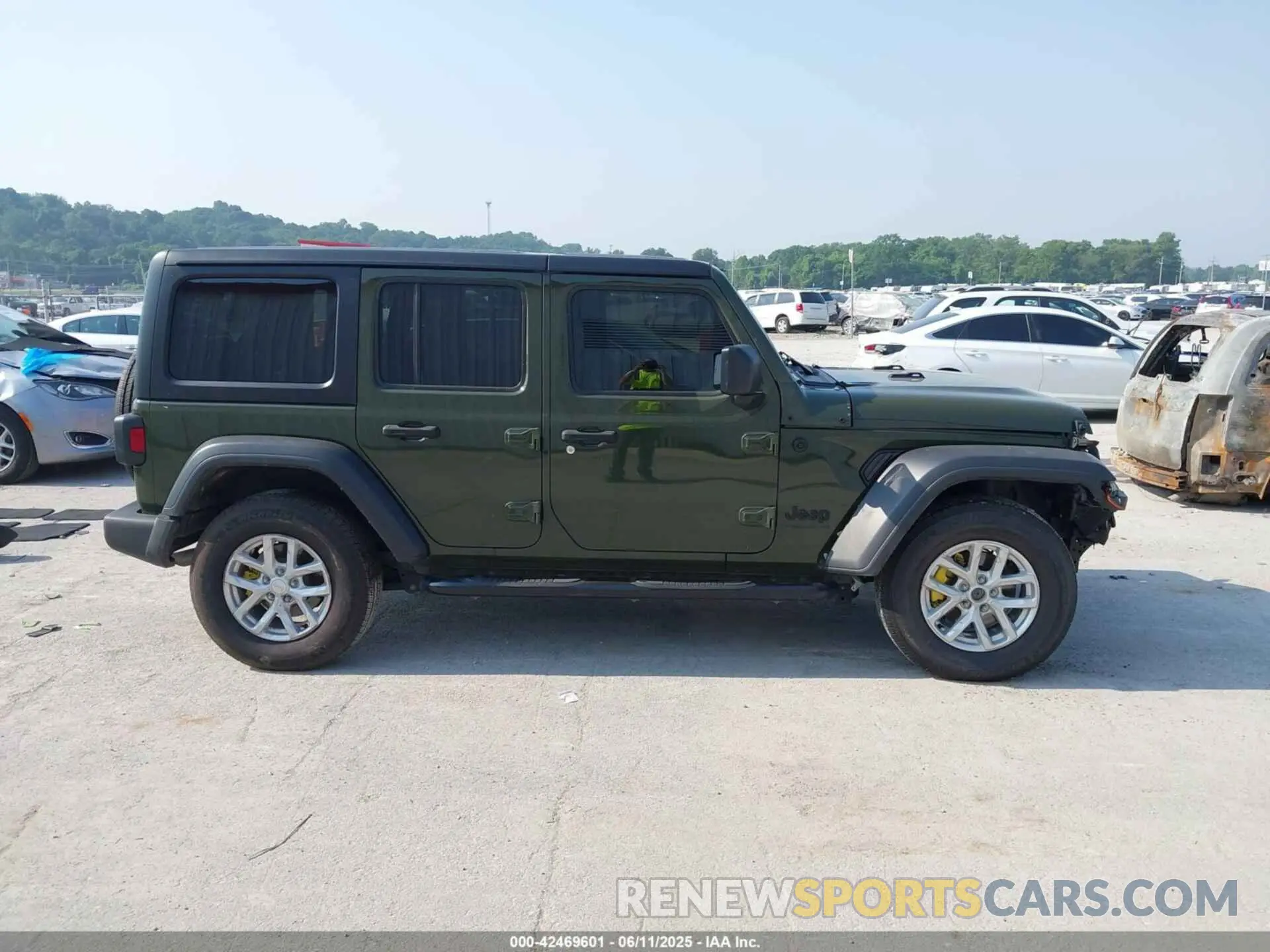 14 Photograph of a damaged car 1C4HJXDG7PW646627 JEEP WRANGLER 2023