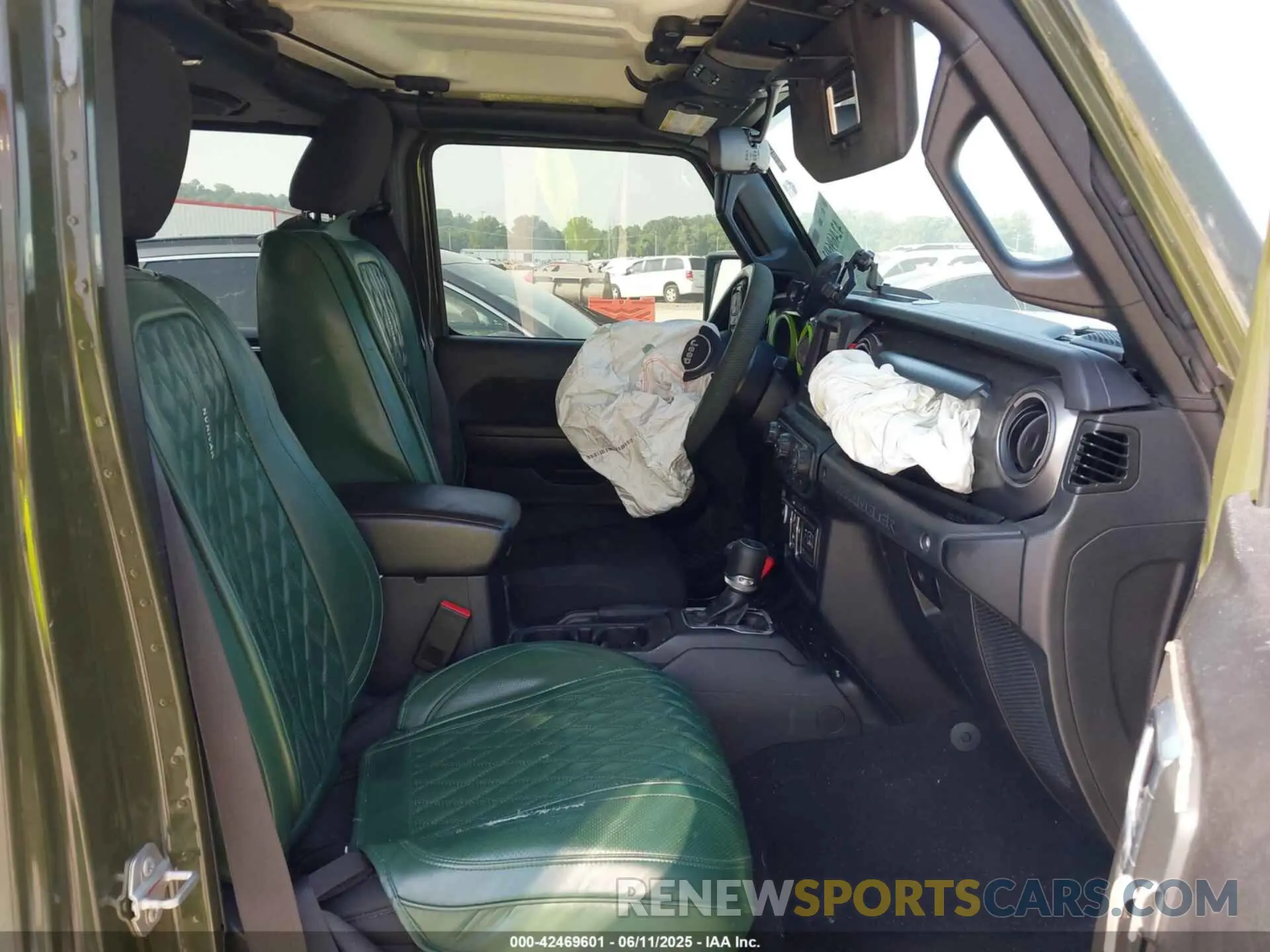 5 Photograph of a damaged car 1C4HJXDG7PW646627 JEEP WRANGLER 2023