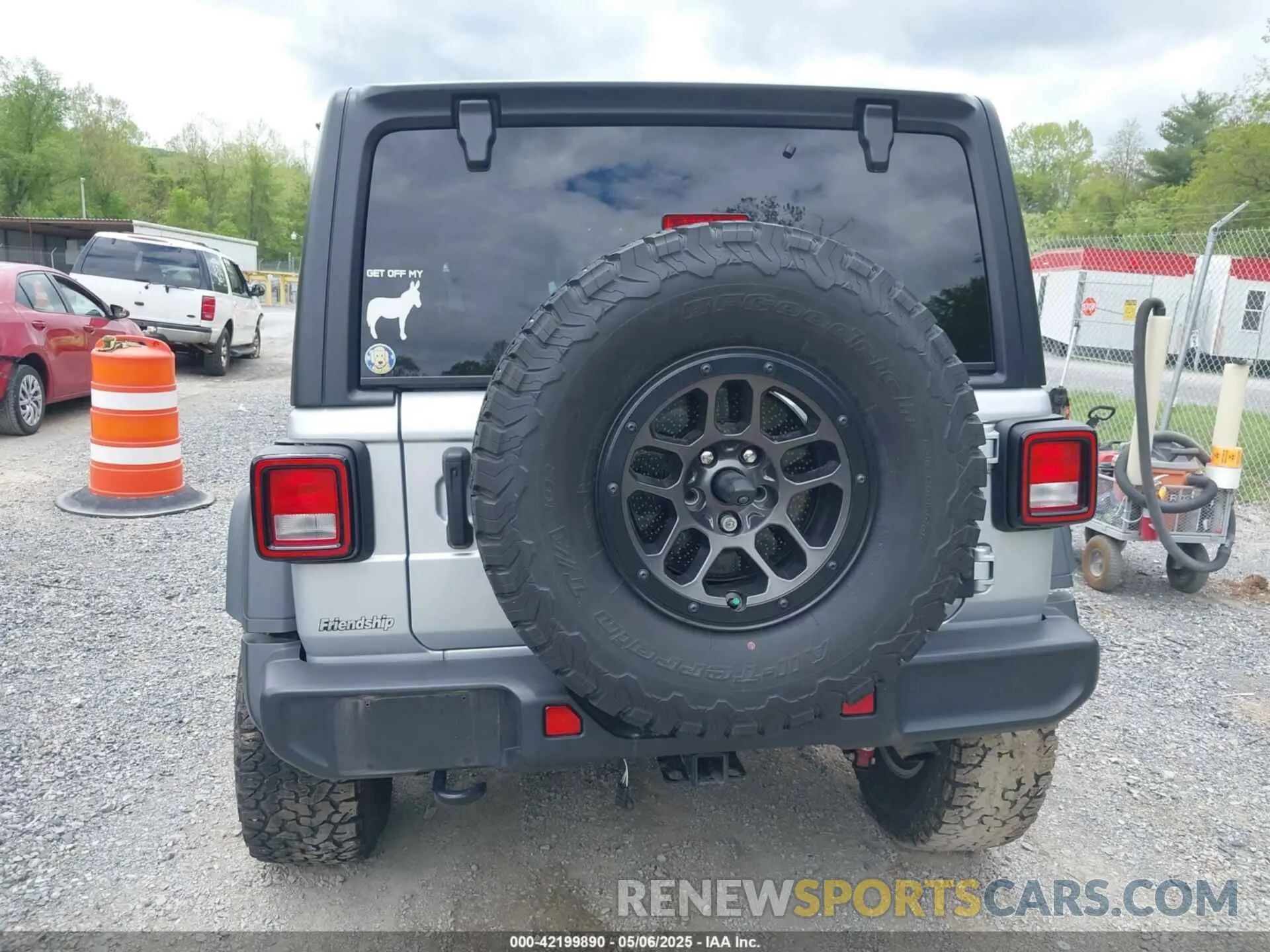 16 Photograph of a damaged car 1C4HJXDN0PW511682 JEEP WRANGLER 2023