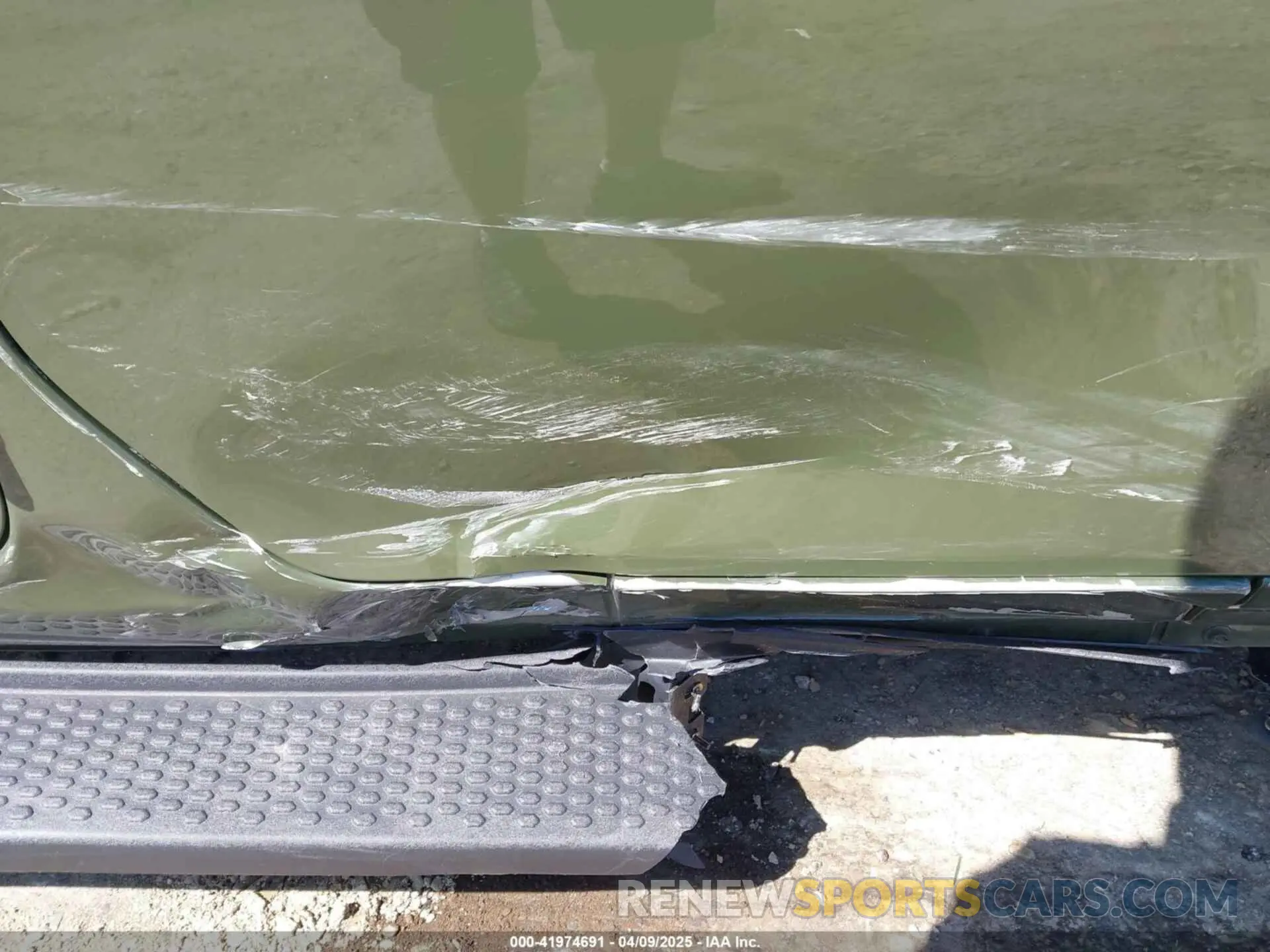 18 Photograph of a damaged car 1C4HJXDN0PW695795 JEEP WRANGLER 2023