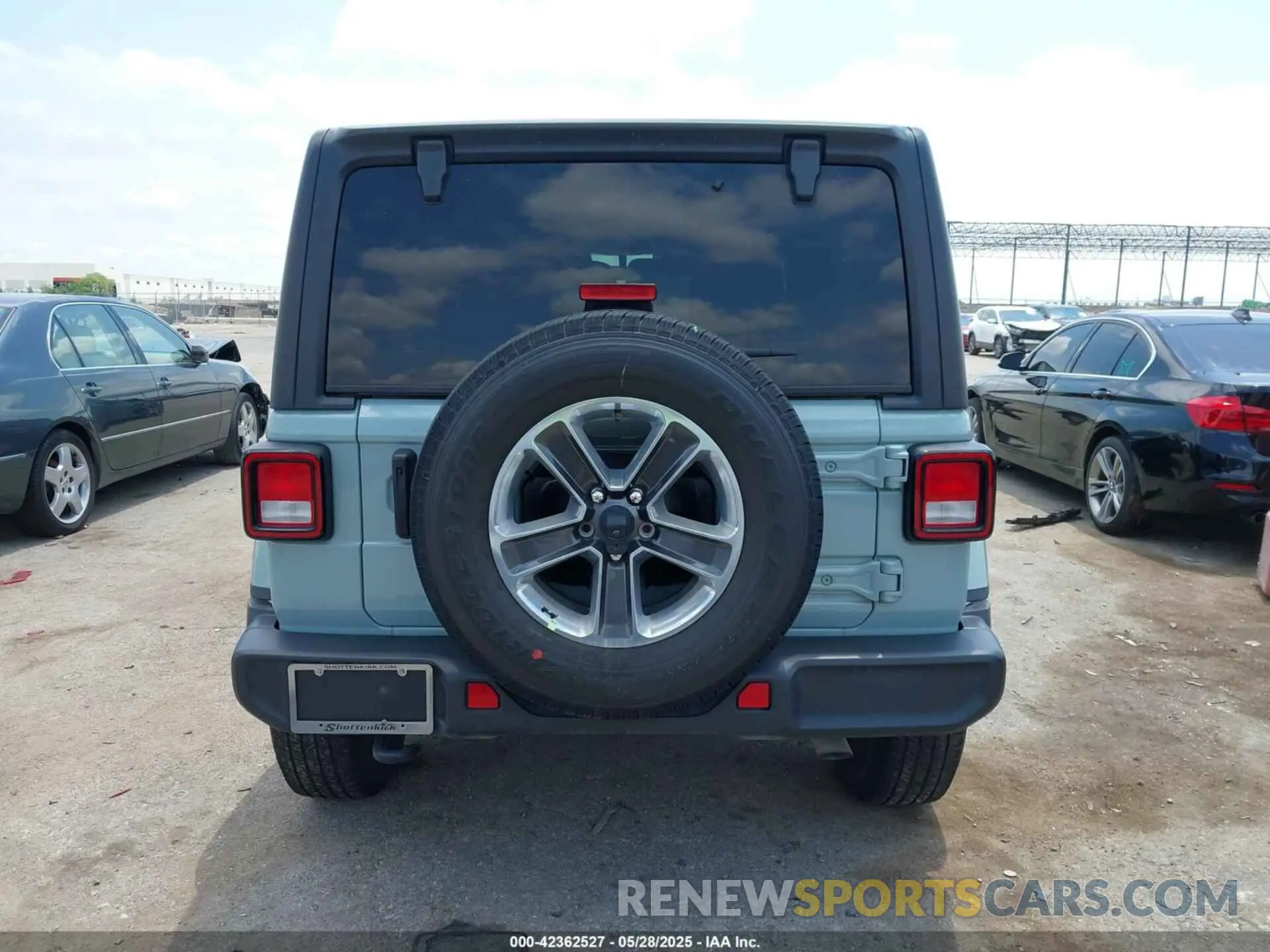 16 Photograph of a damaged car 1C4HJXEN2PW601172 JEEP WRANGLER 2023