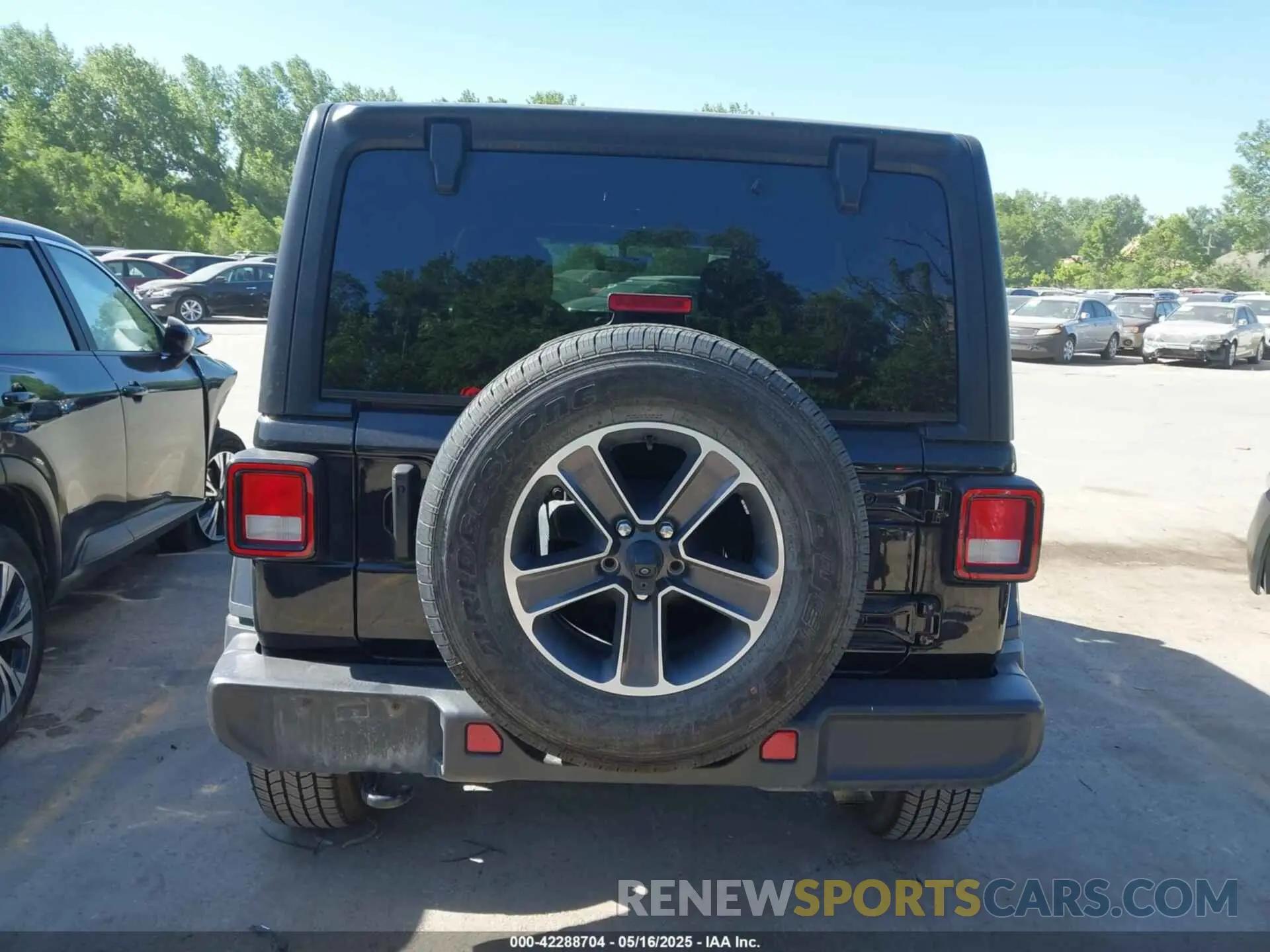 16 Фотография поврежденного автомобиля 1C4HJXEN5PW702268 JEEP WRANGLER 2023