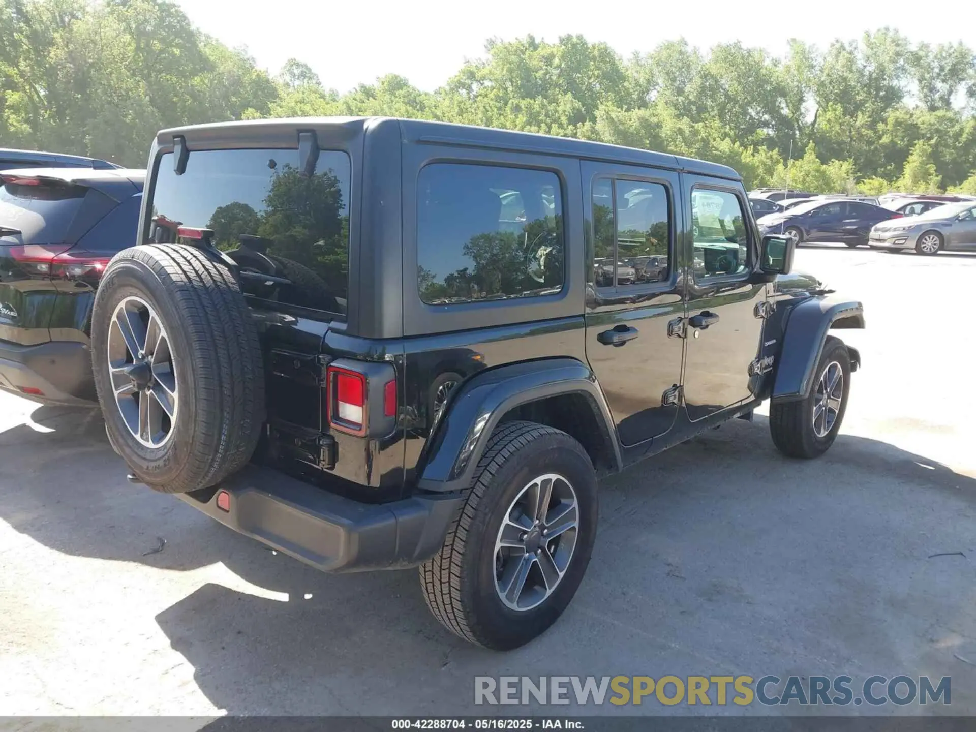 4 Фотография поврежденного автомобиля 1C4HJXEN5PW702268 JEEP WRANGLER 2023